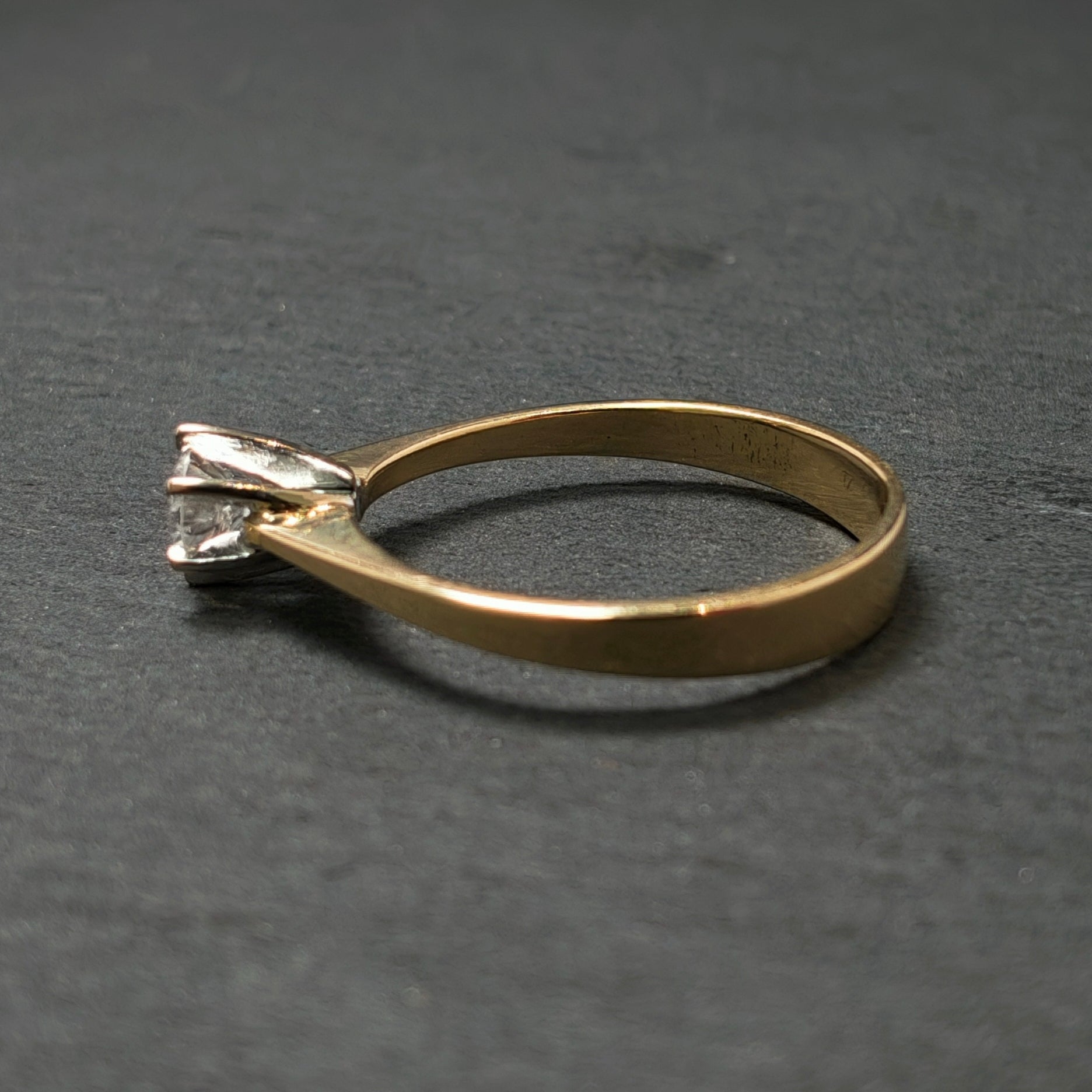 Ring 585/- Gelb- und Weißgold mit 1 Brillant