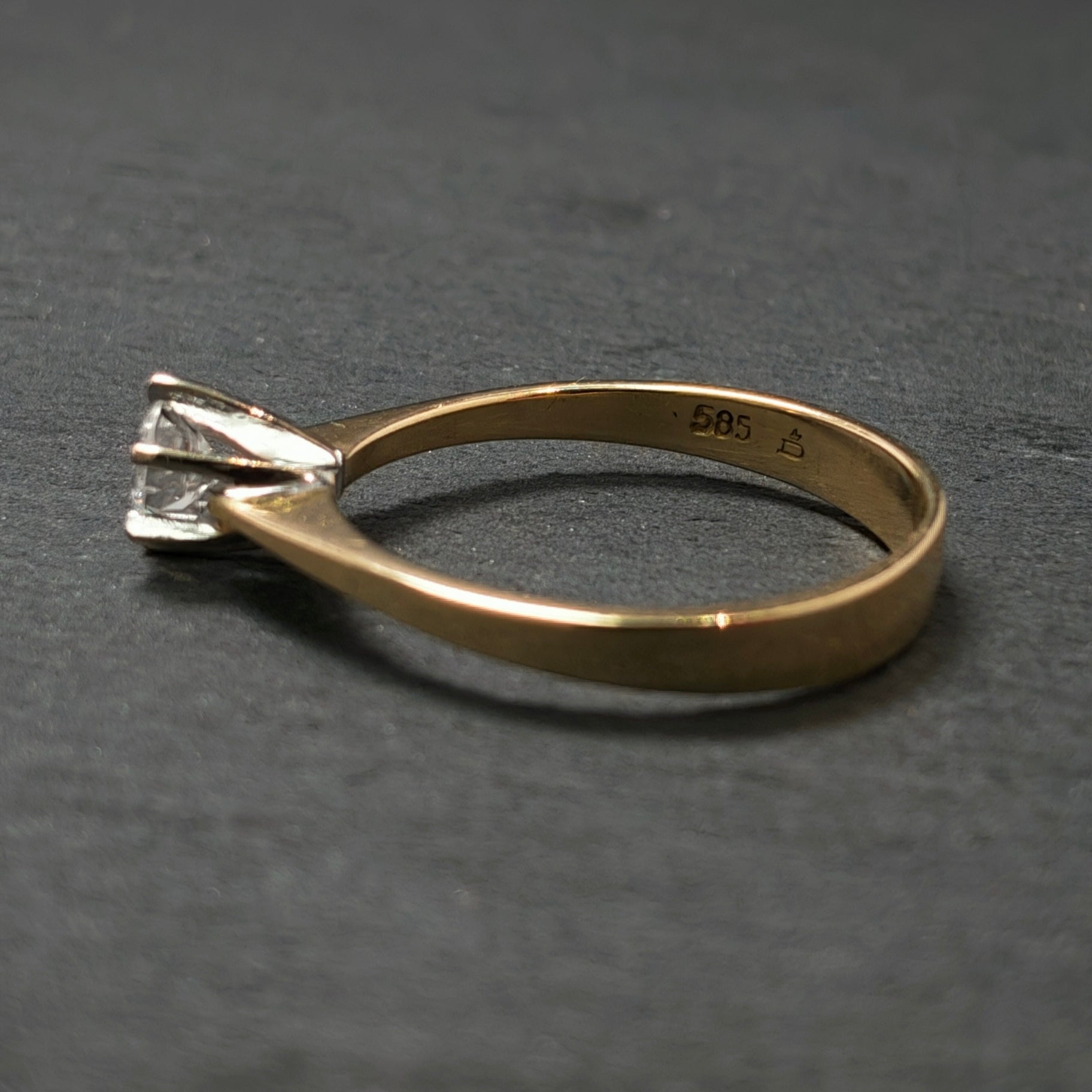Ring 585/- Gelb- und Weißgold mit 1 Brillant