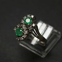 Smaragdring 585/- Weißgold mit 2 Smaragden und 14 Diamanten