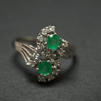 Smaragdring 585/- Weißgold mit 2 Smaragden und 14 Diamanten