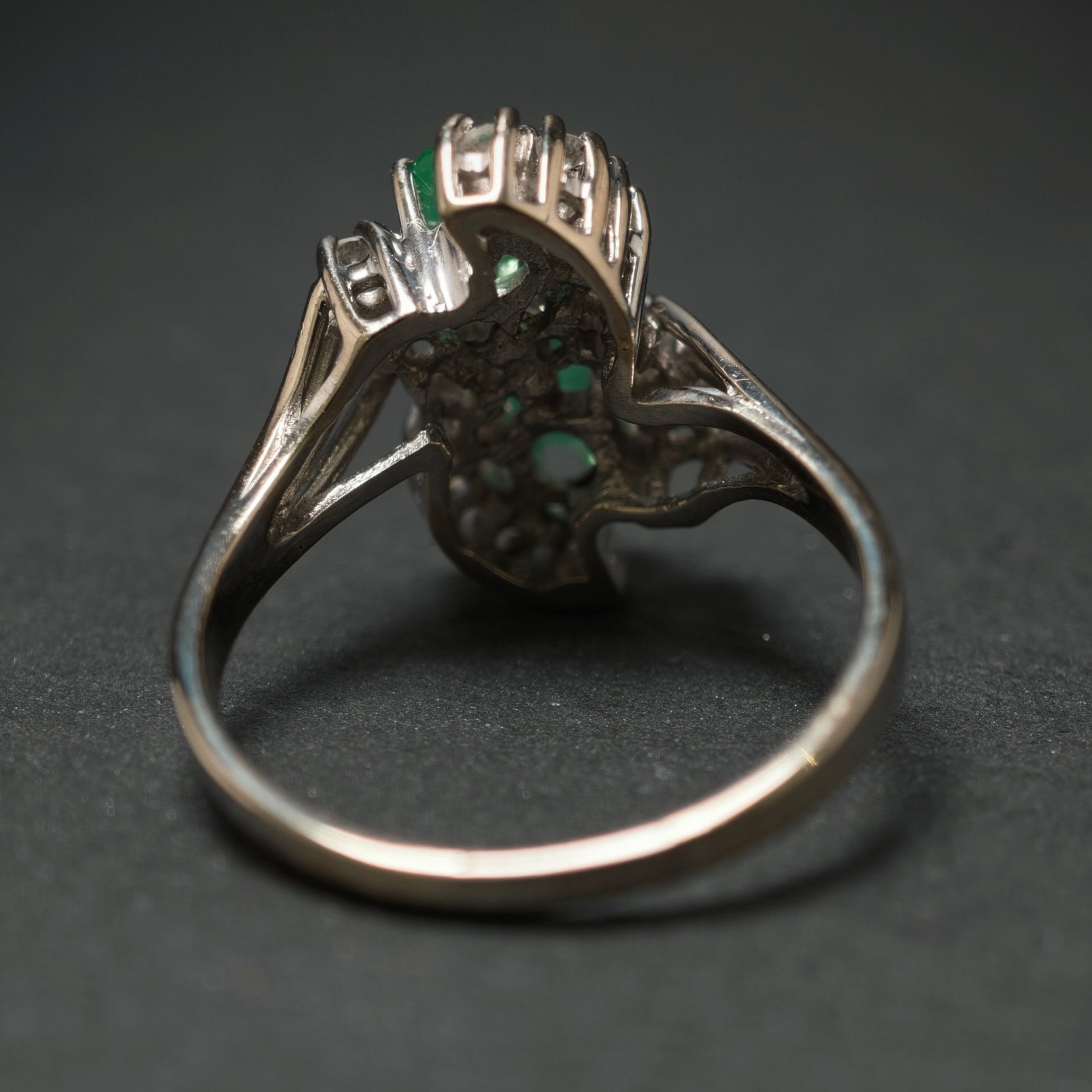 Smaragdring 585/- Weißgold mit 2 Smaragden und 14 Diamanten
