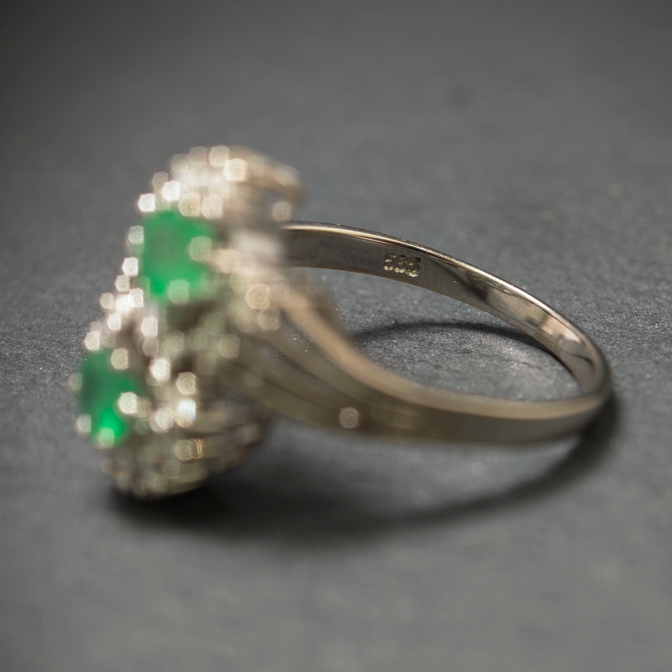 Smaragdring 585/- Weißgold mit 2 Smaragden und 14 Diamanten