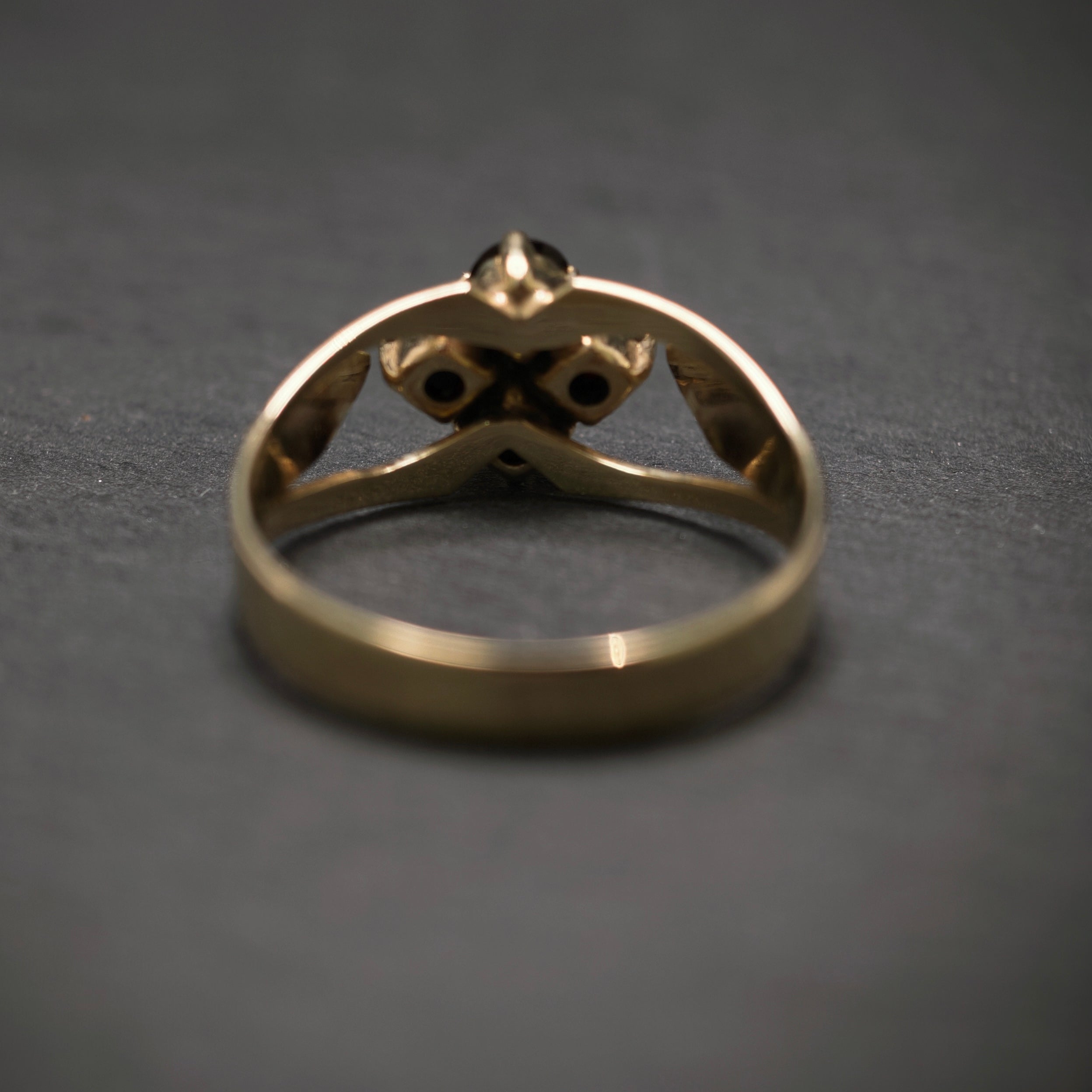 Granatring 333/- Gelbgold mit 4 Granaten