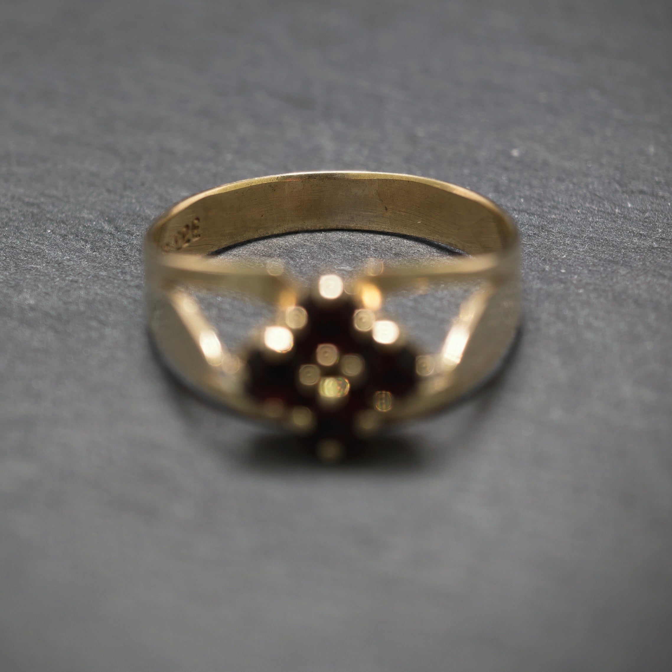 Granatring 333/- Gelbgold mit 4 Granaten