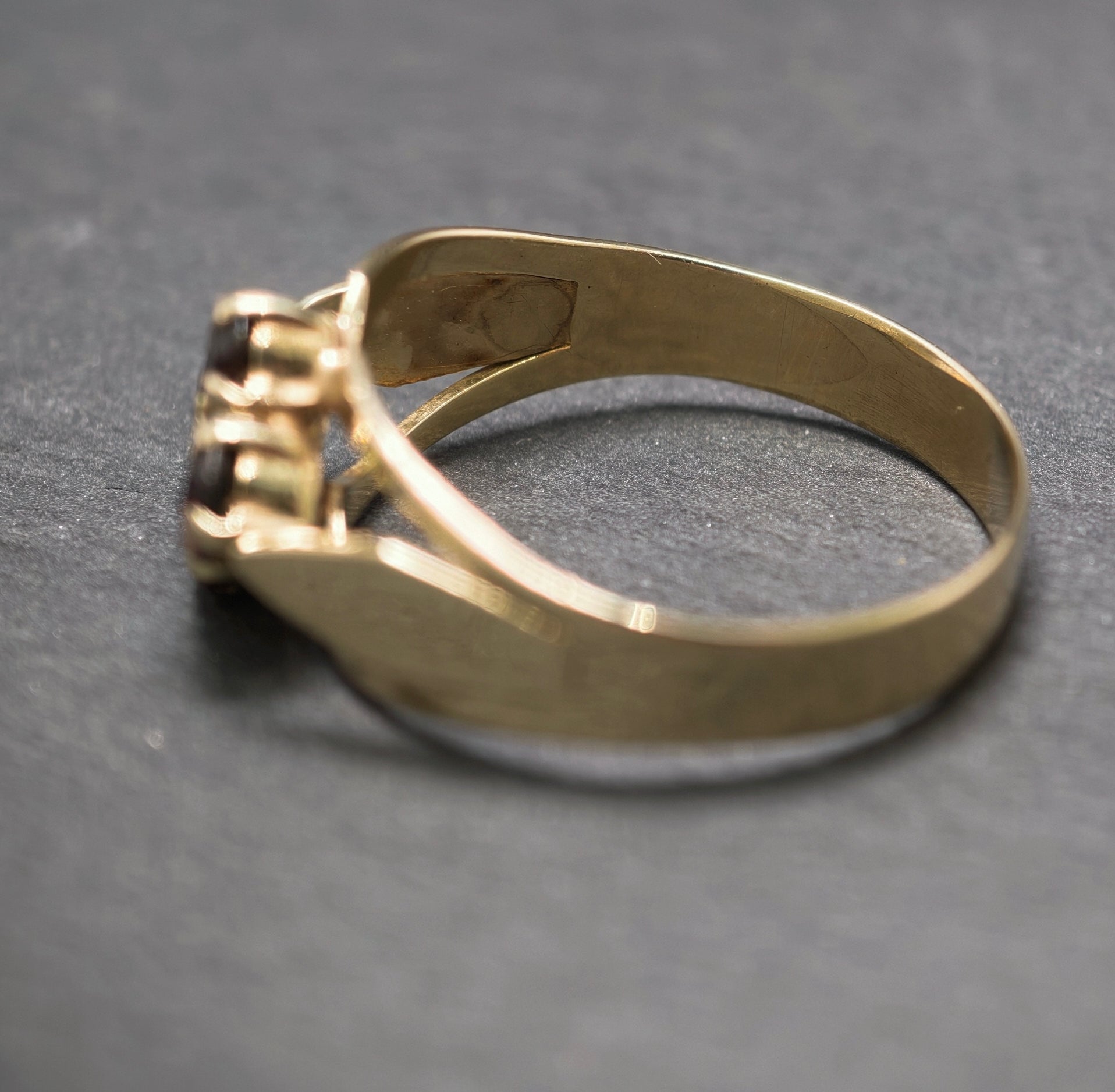 Granatring 333/- Gelbgold mit 4 Granaten