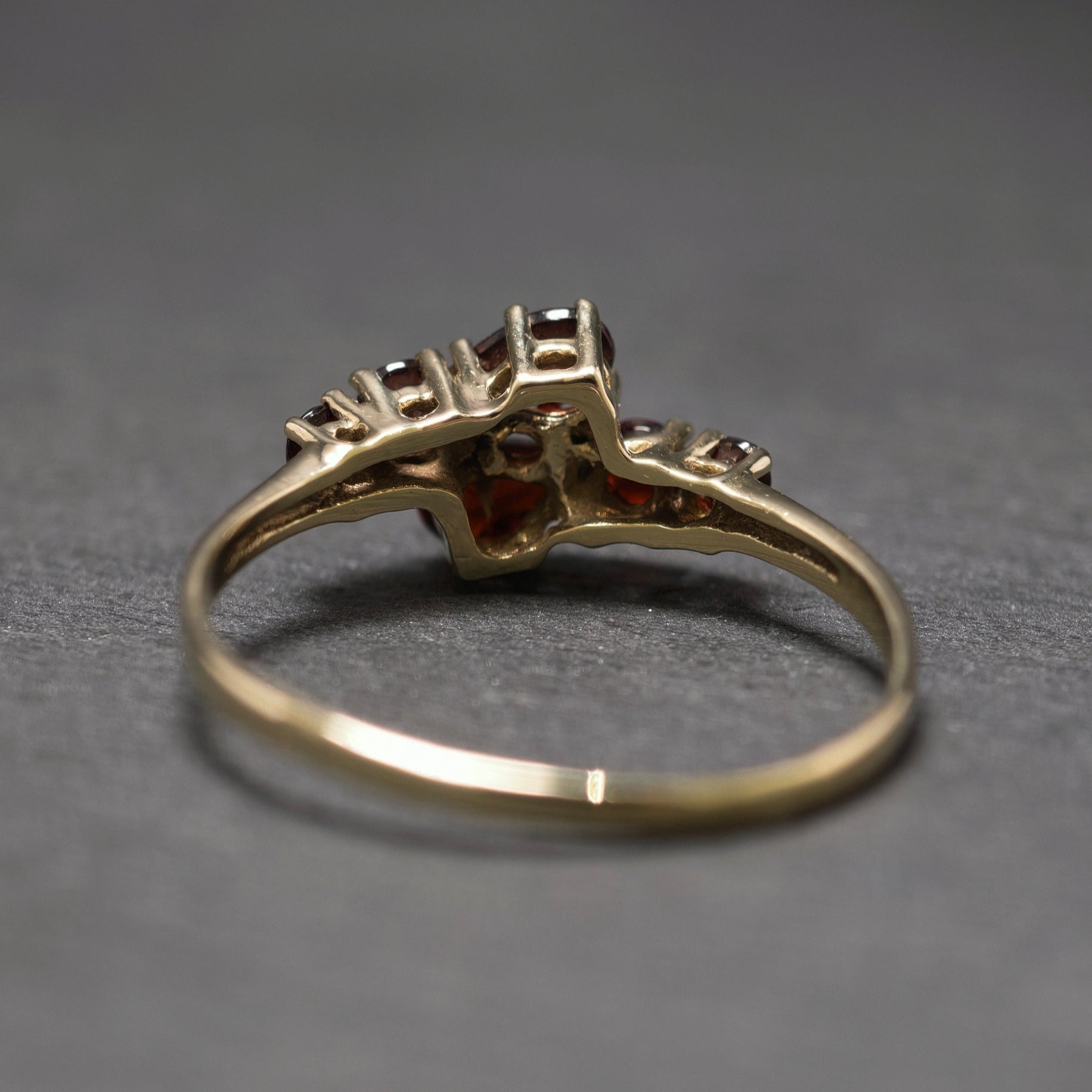 Granatring 333/- Gelbgold mit 6 Granaten