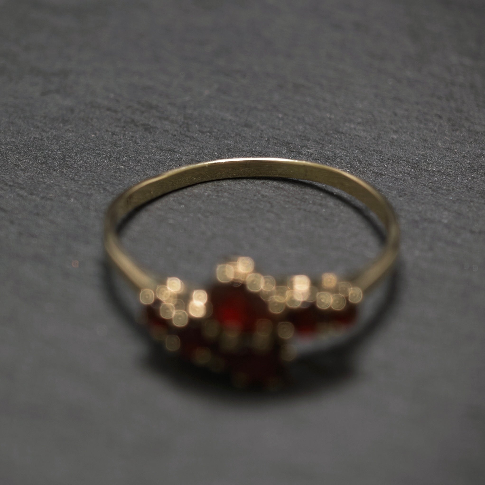 Granatring 333/- Gelbgold mit 6 Granaten