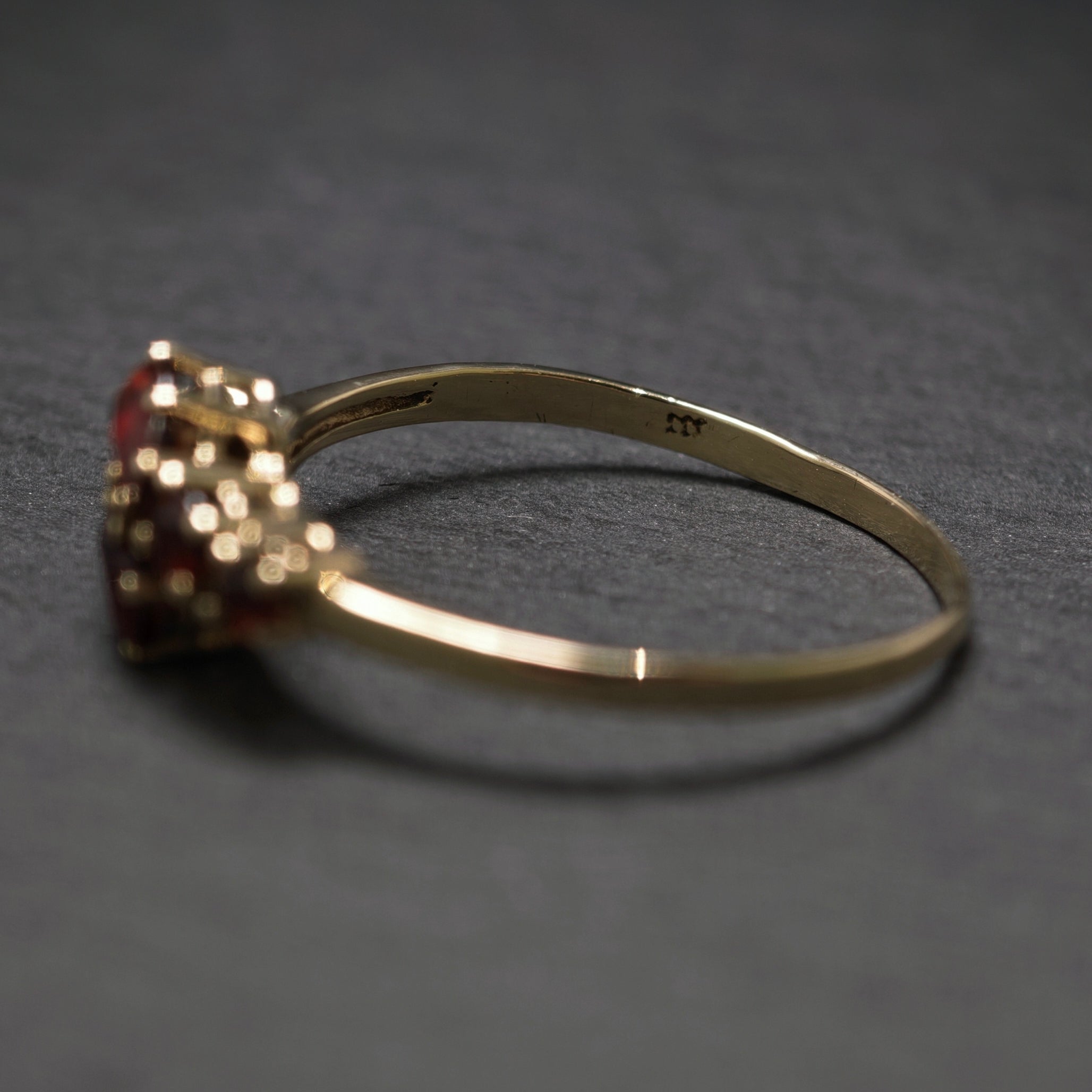 Granatring 333/- Gelbgold mit 6 Granaten