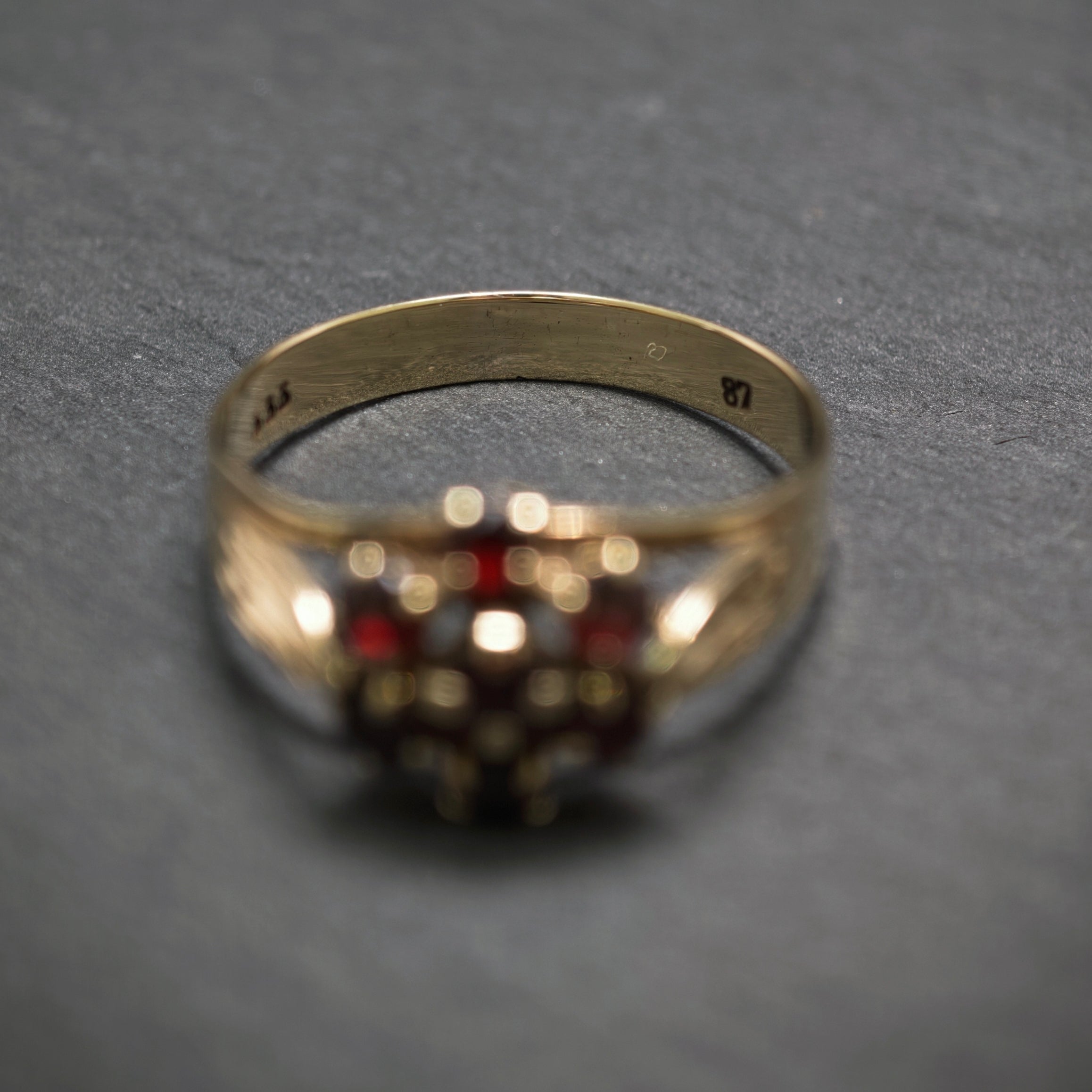 Granatring 333/- Gelbgold mit 7 Granaten