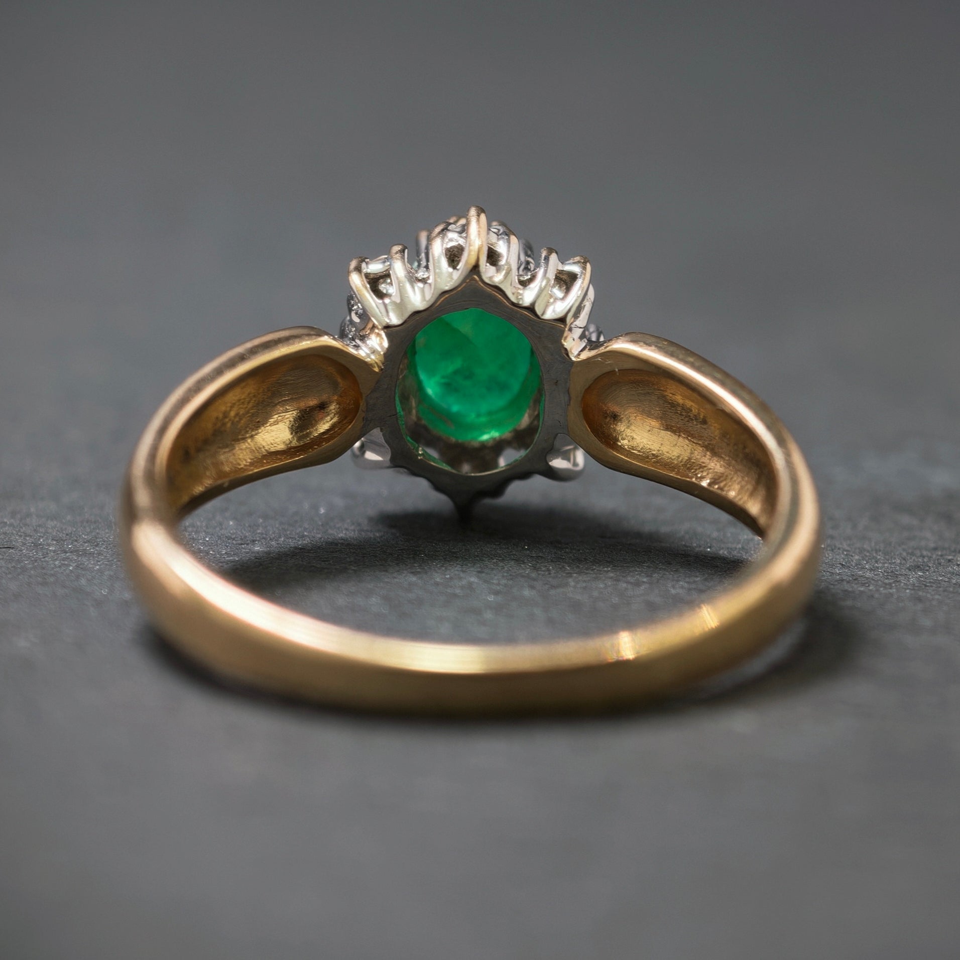 Smaragdring 585/- Gelb- und Weißgold mit 1 Smaragd und 8 Diamanten