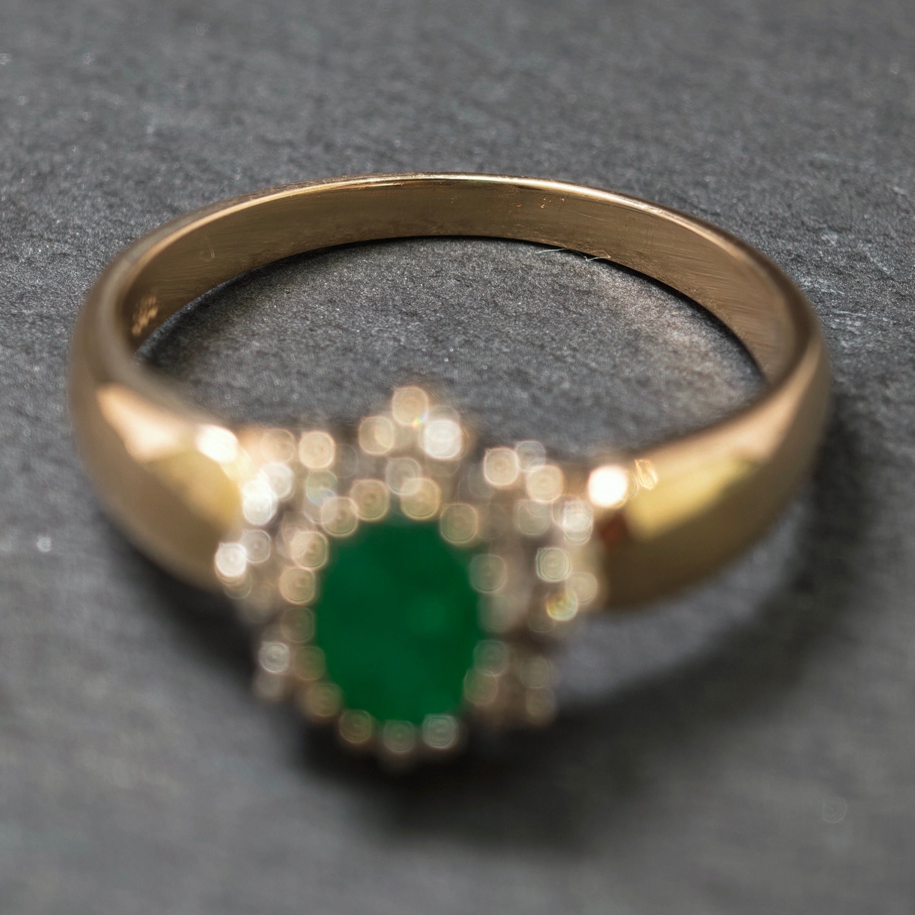 Smaragdring 585/- Gelb- und Weißgold mit 1 Smaragd und 8 Diamanten