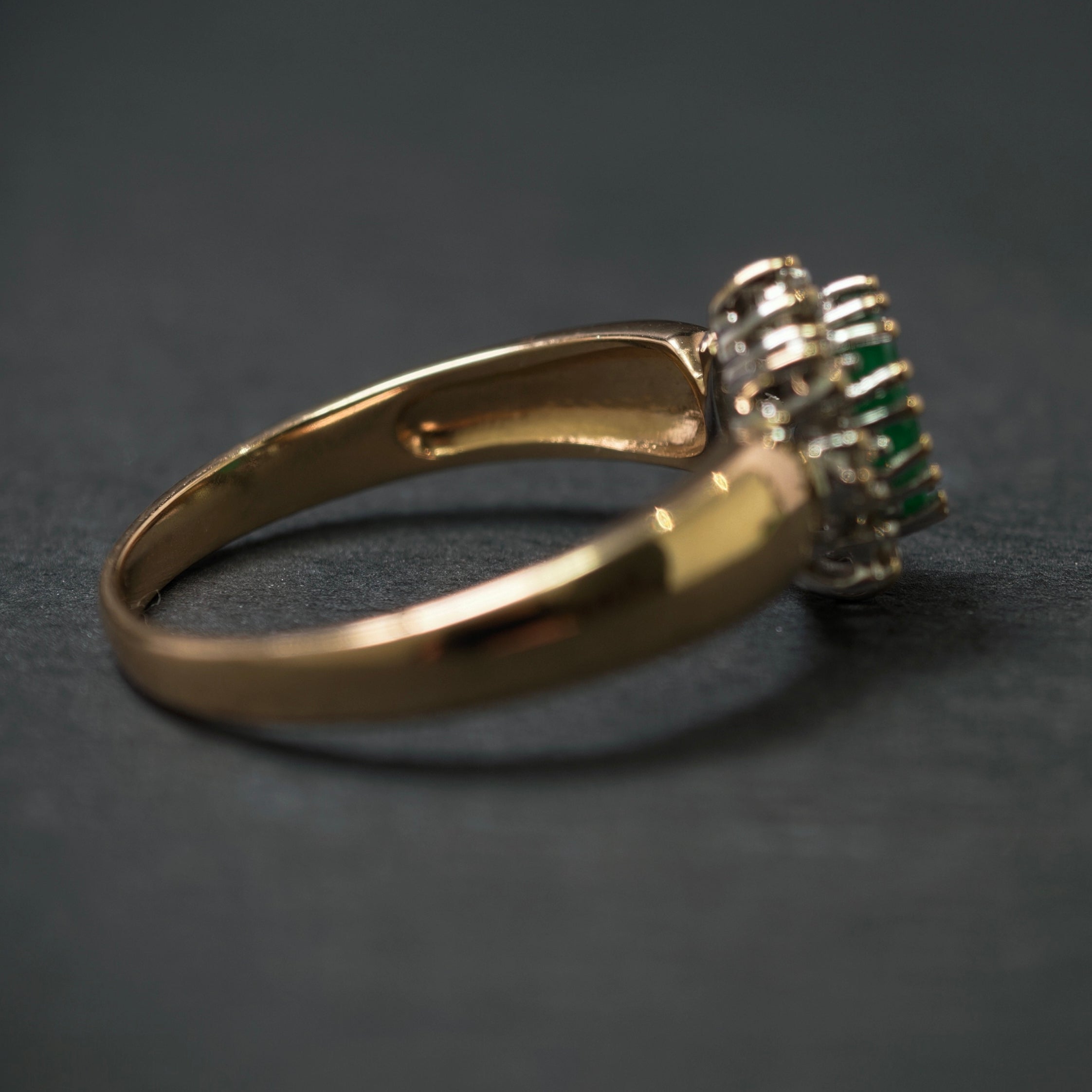 Smaragdring 585/- Gelb- und Weißgold mit 1 Smaragd und 8 Diamanten