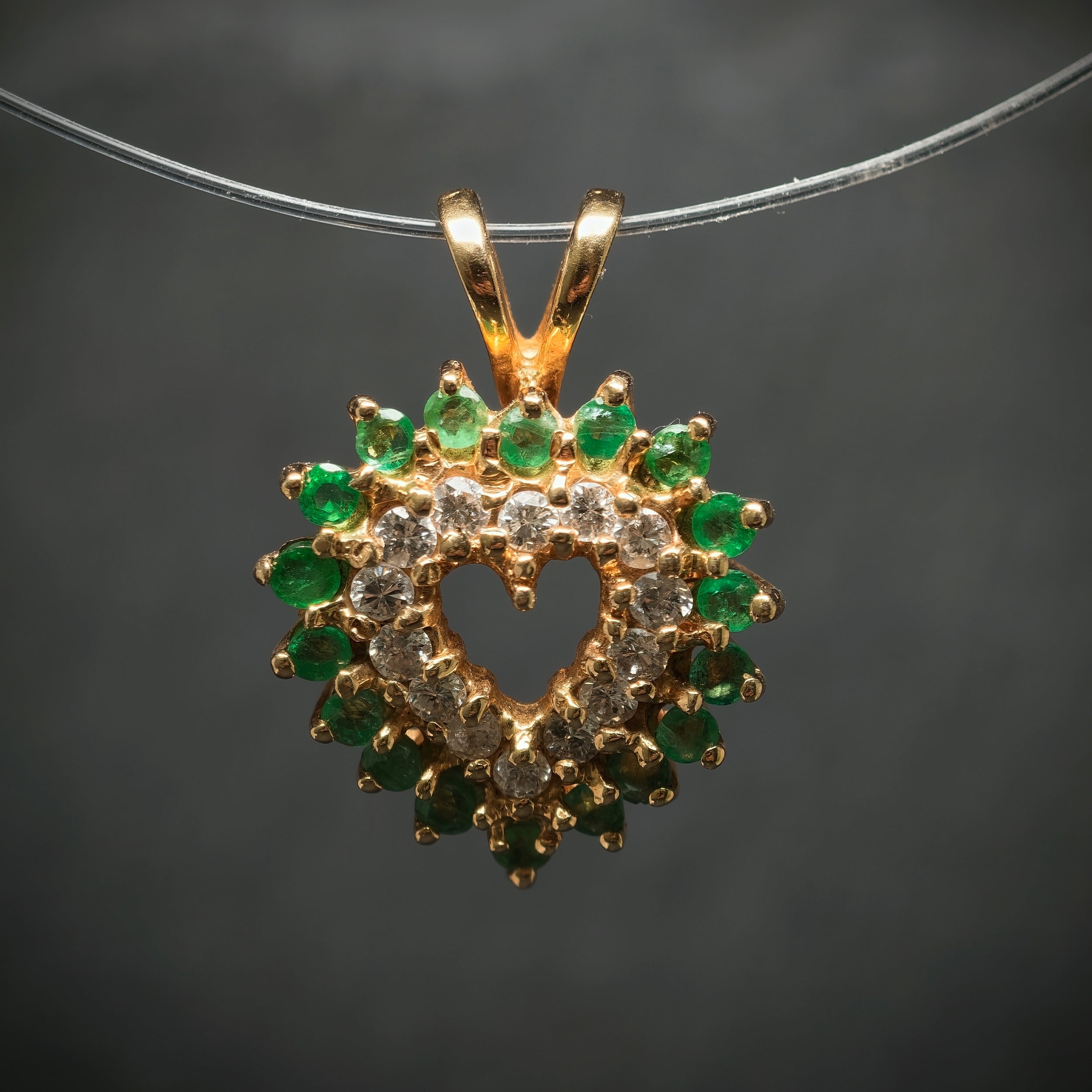 Anhänger "Herz" 585/- Gelbgold mit 14 Diamanten und 18 Smaragden