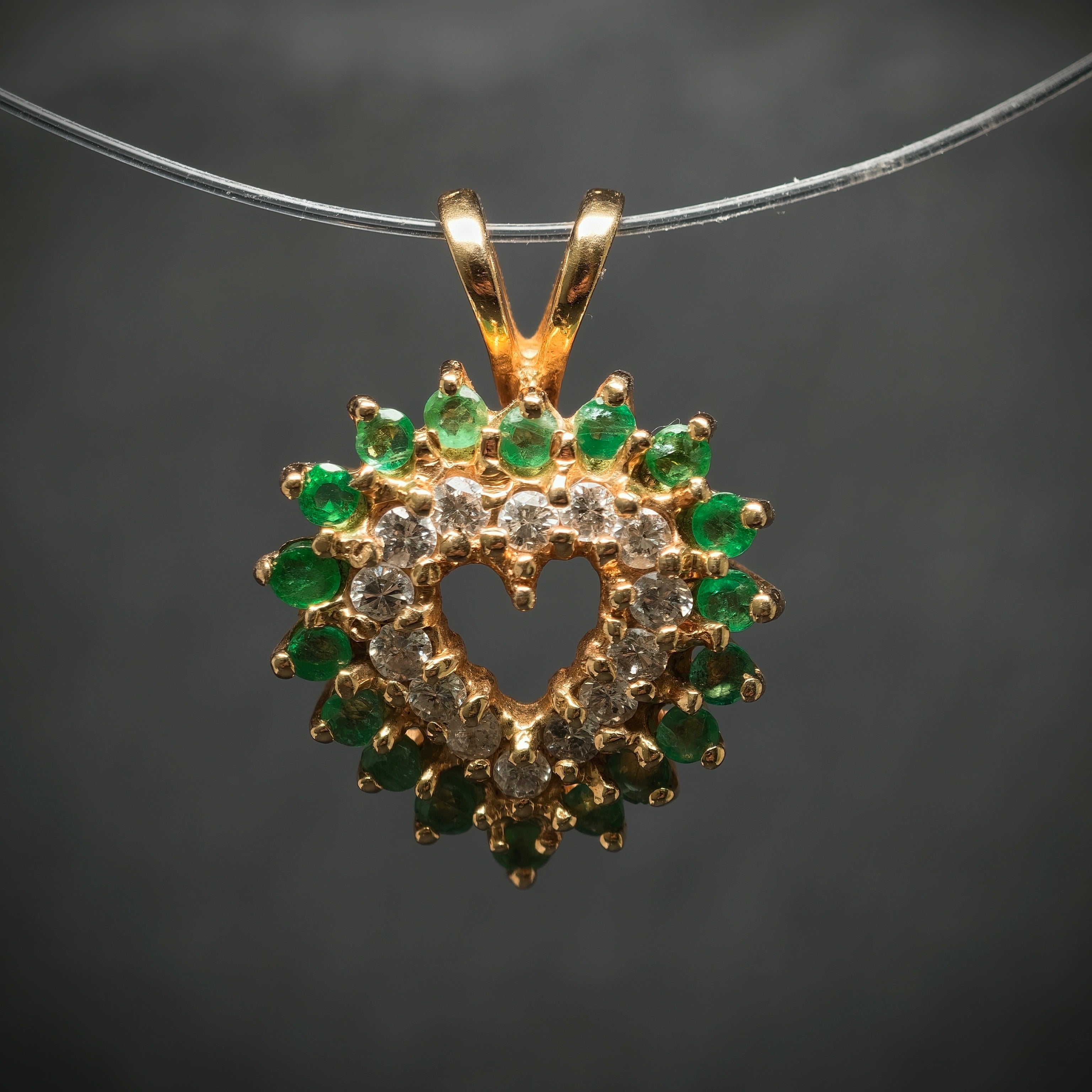 Anhänger "Herz" 585/- Gelbgold mit 14 Diamanten und 18 Smaragden