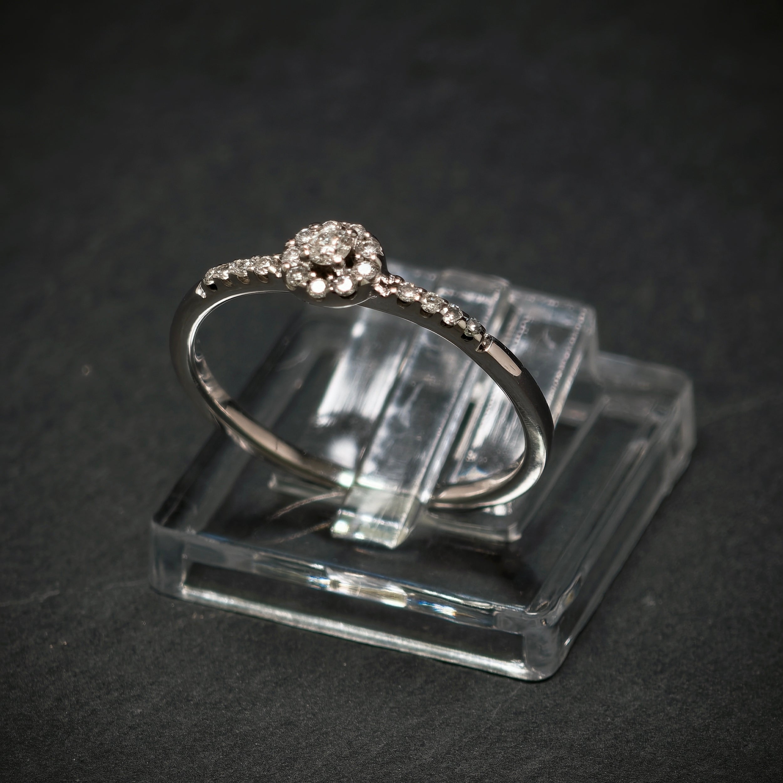 Ring 585/- Weißgold mit 18 Brillanten