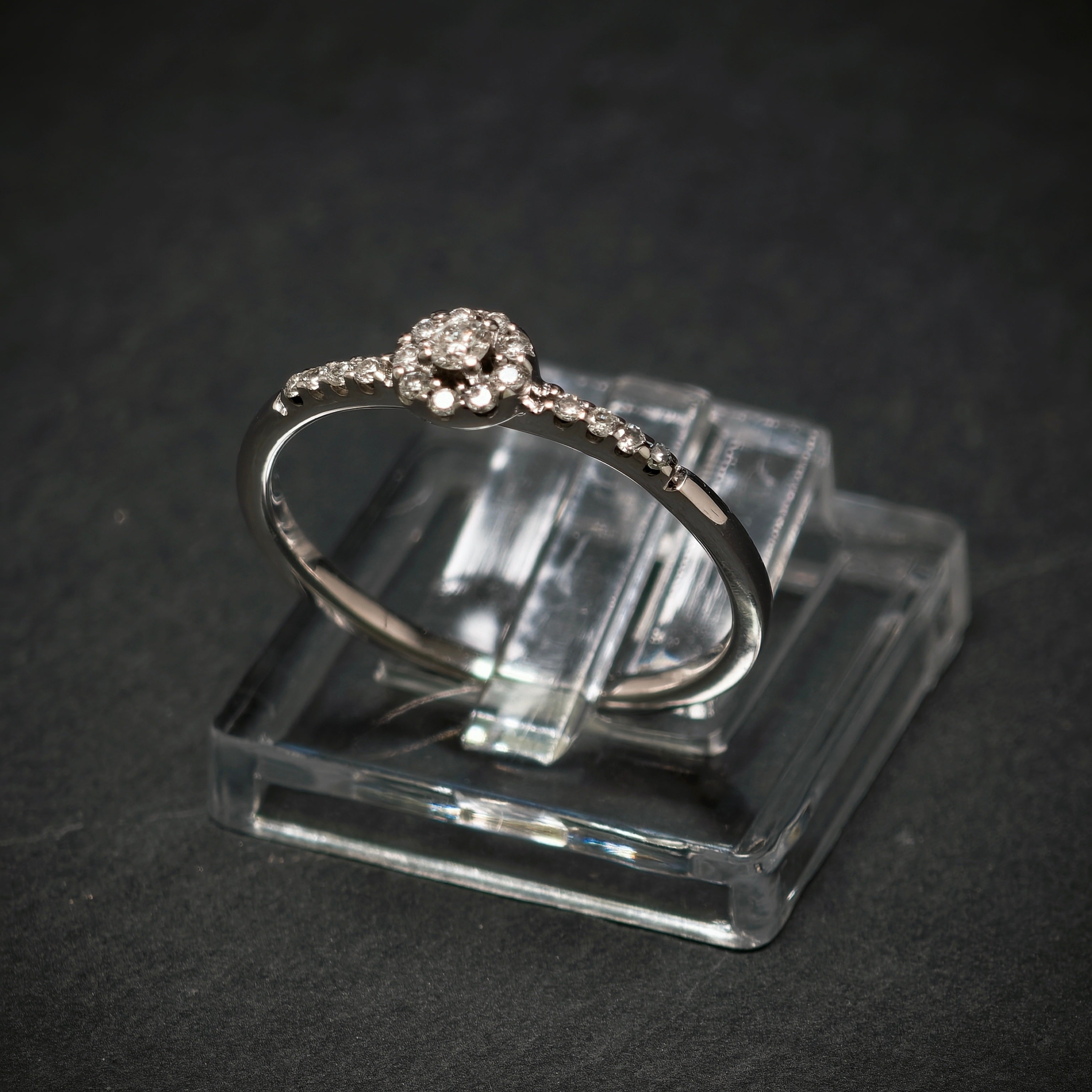Ring 585/- Weißgold mit 18 Brillanten