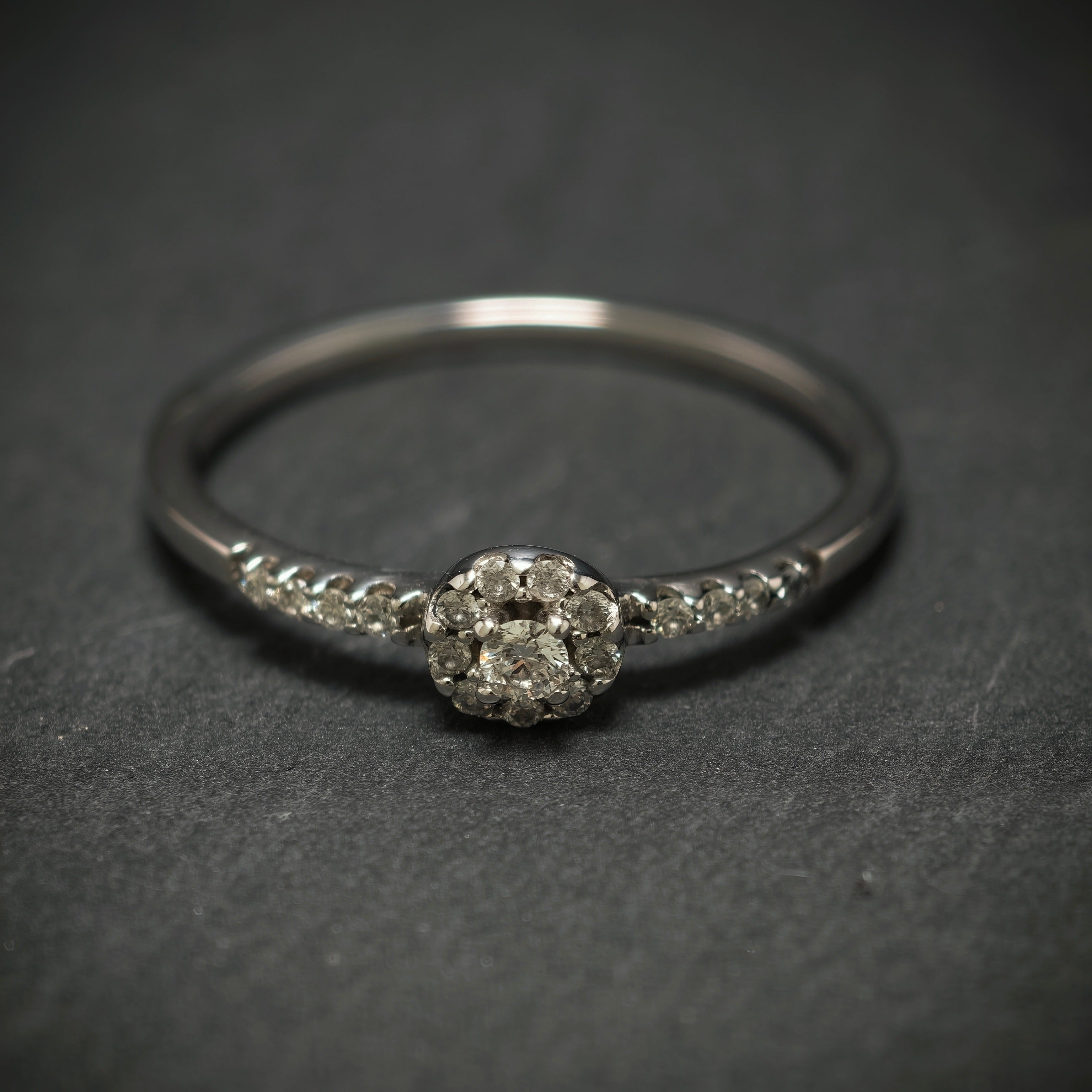 Ring 585/- Weißgold mit 18 Brillanten