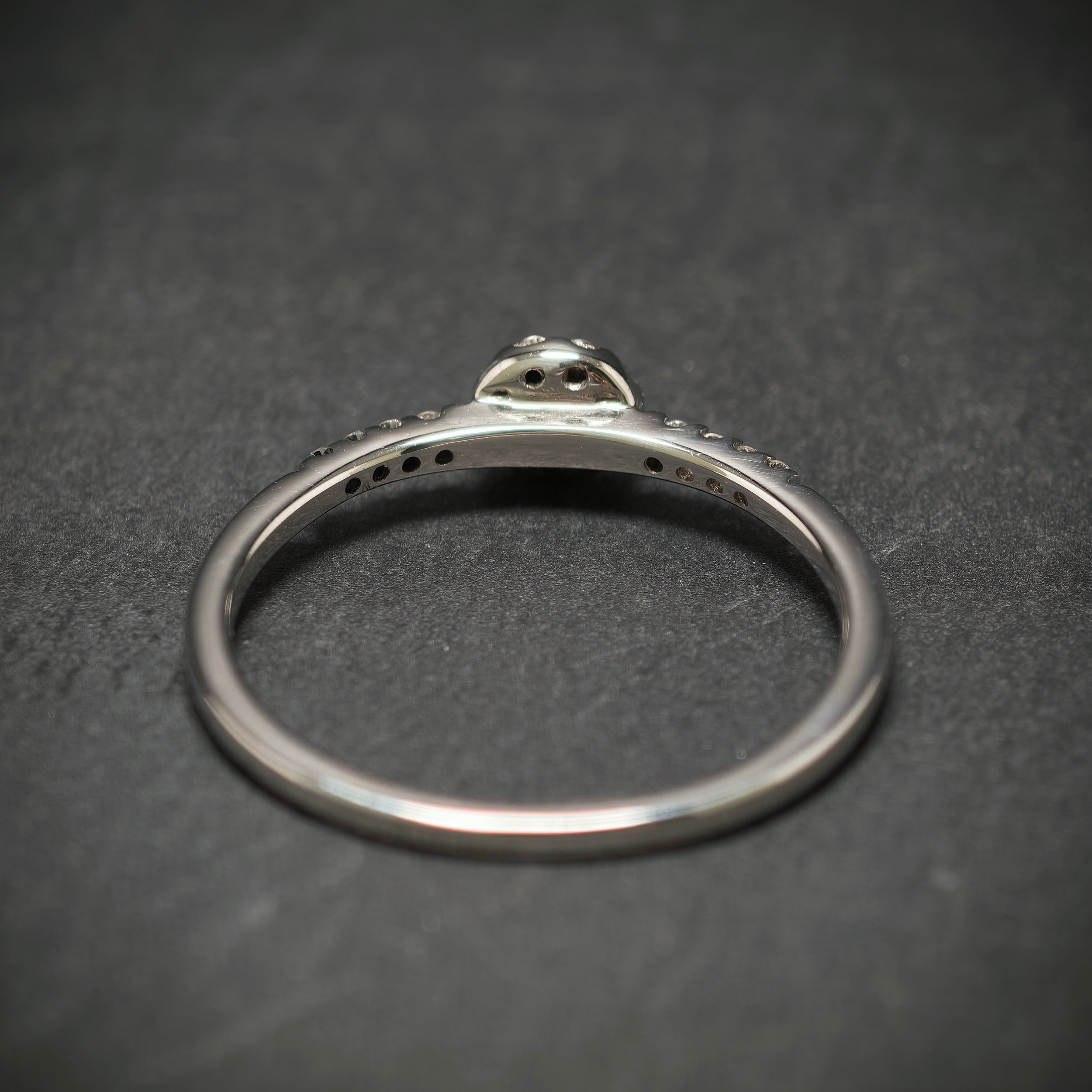 Ring 585/- Weißgold mit 18 Brillanten