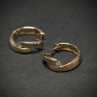 Creolen 333/- Gelbgold mit 2 Diamanten