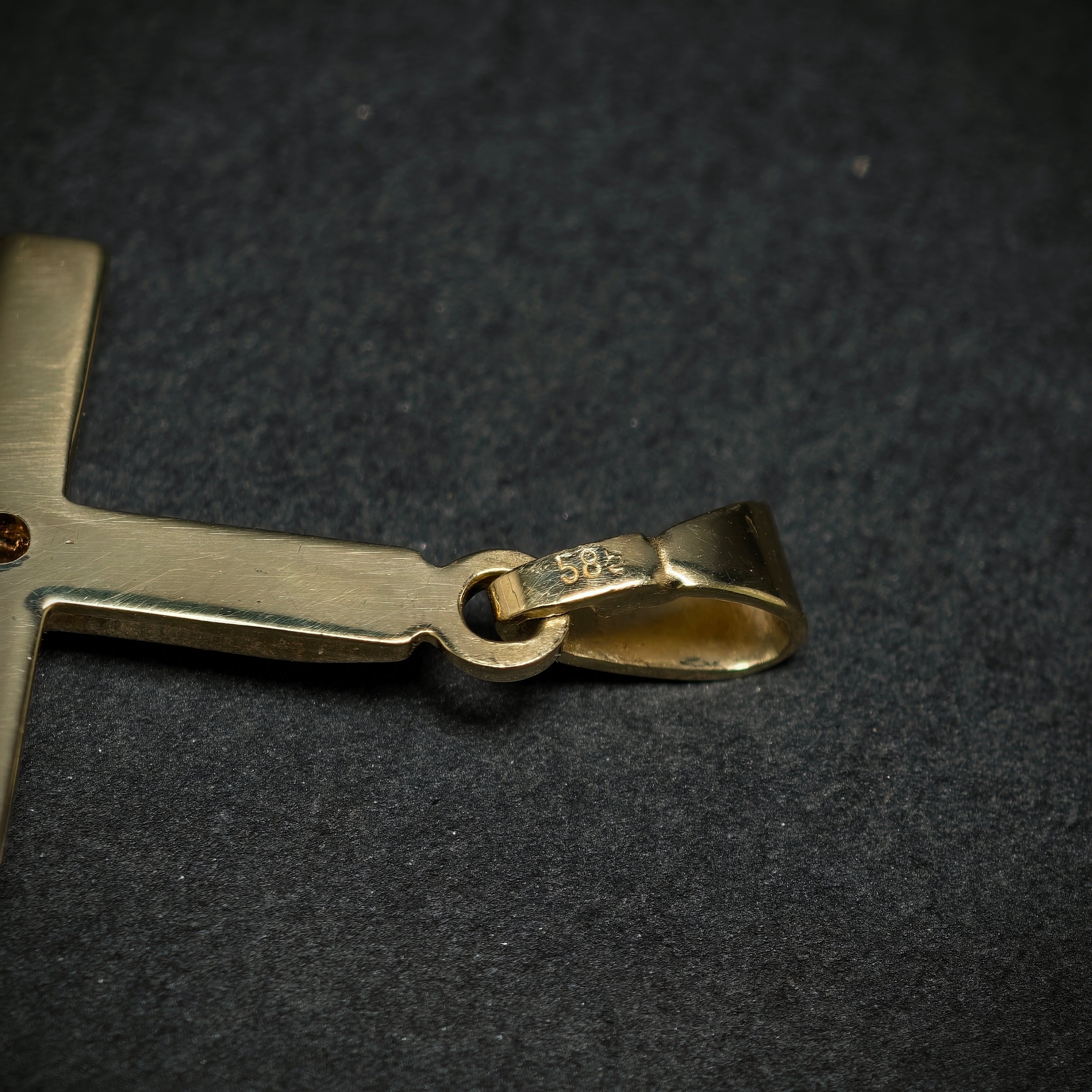 Anhänger ,,Kreuz'' 585/- Gelbgold mit 1 Diamant