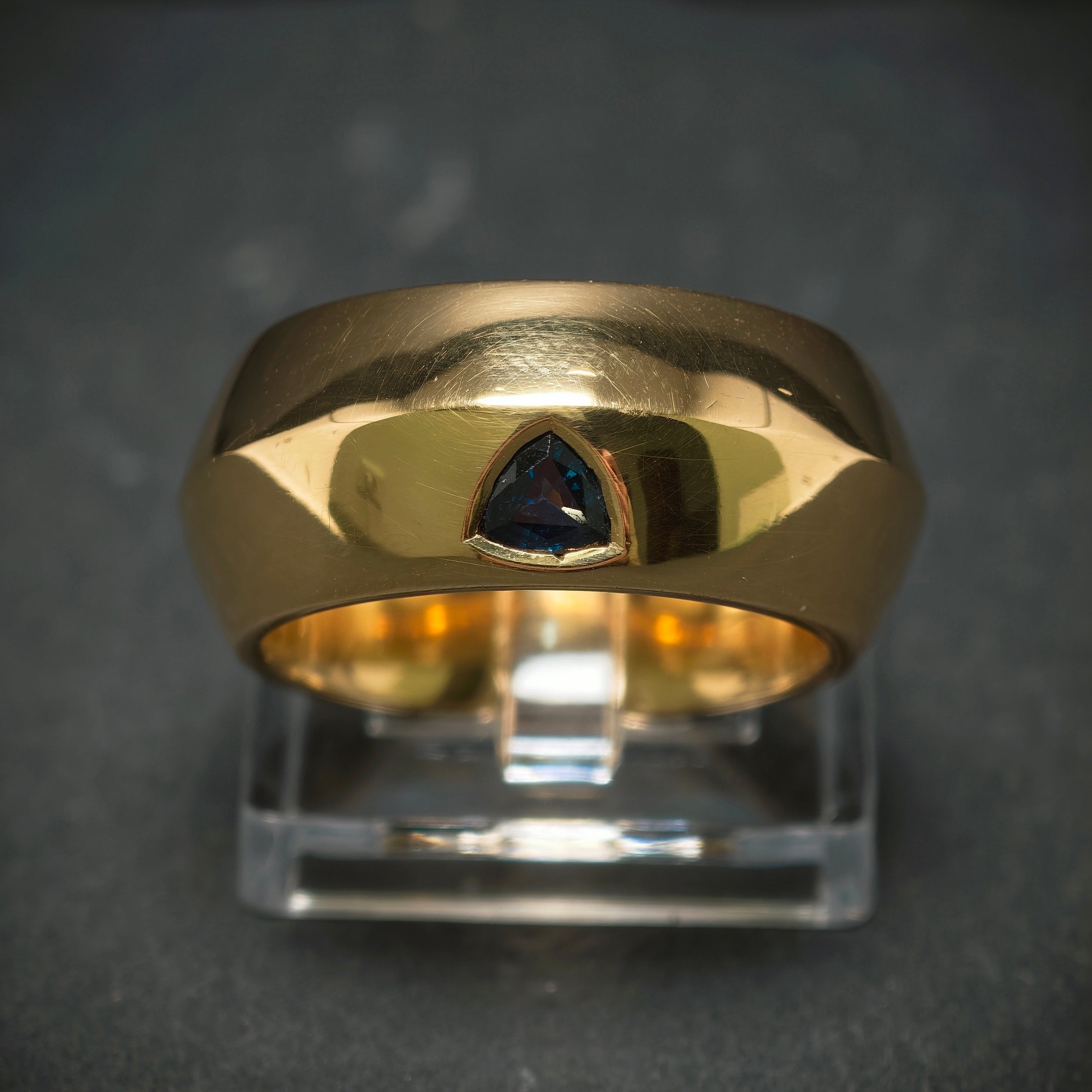 Ring 750/- Gelbgold mit 1 Saphir