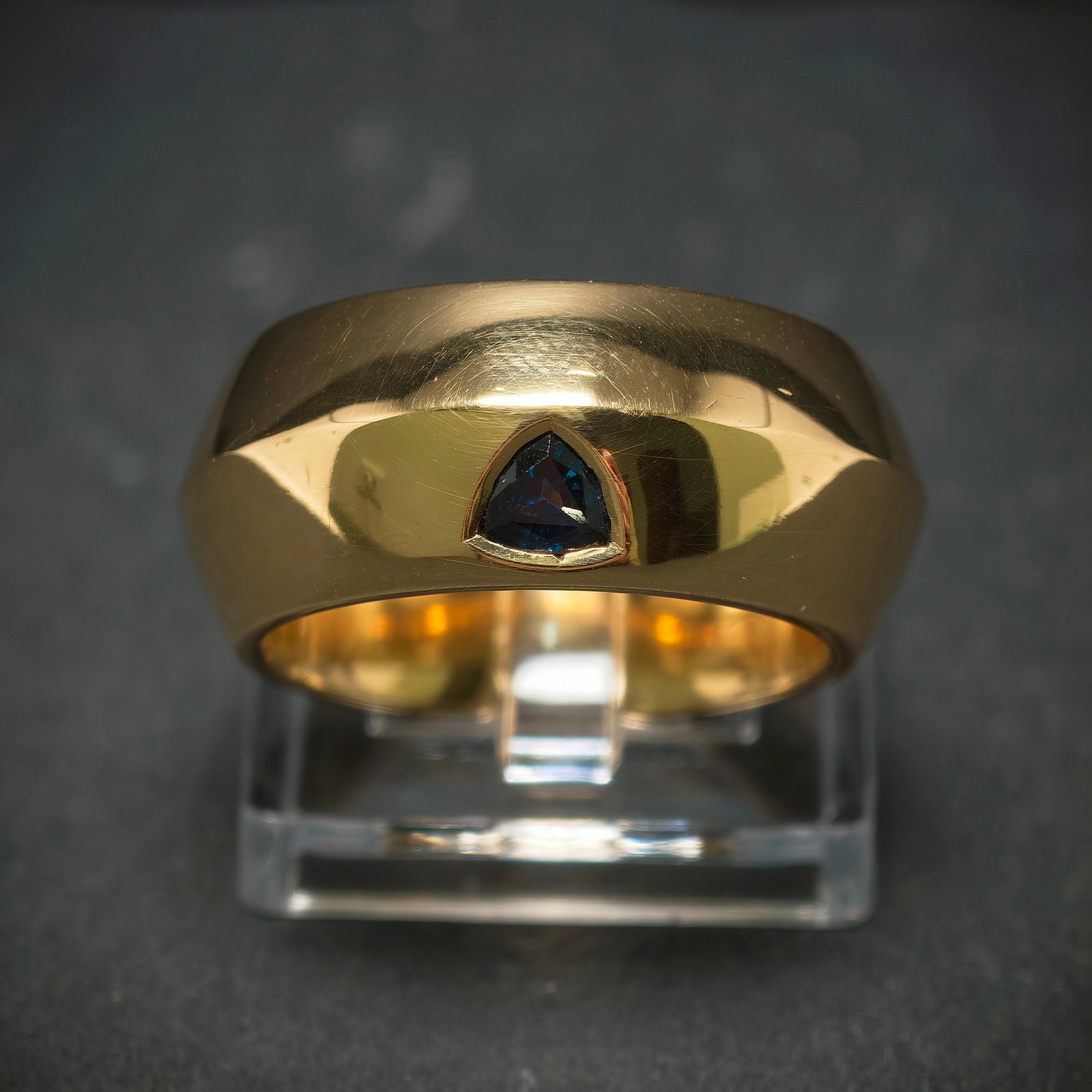 Ring 750/- Gelbgold mit 1 Saphir