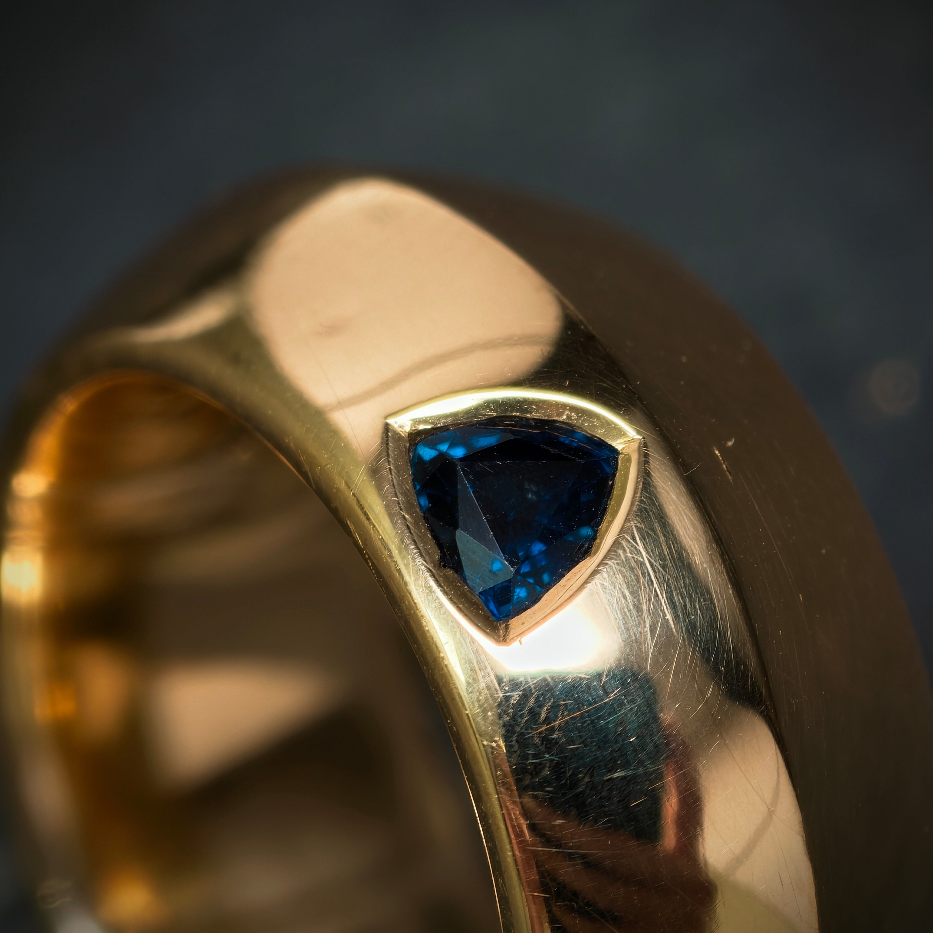 Ring 750/- Gelbgold mit 1 Saphir