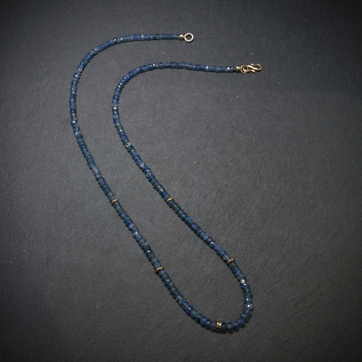 Handgefertigte Kette 585/- Gelbgold mit 206 Saphiren