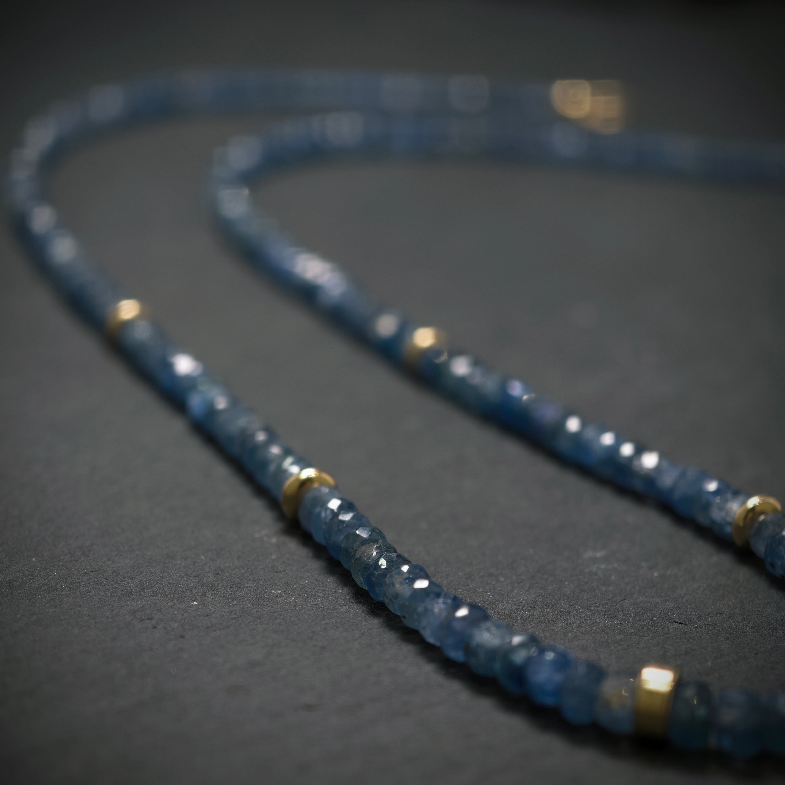 Kette 585/- Gelbgold mit 206 Saphiren