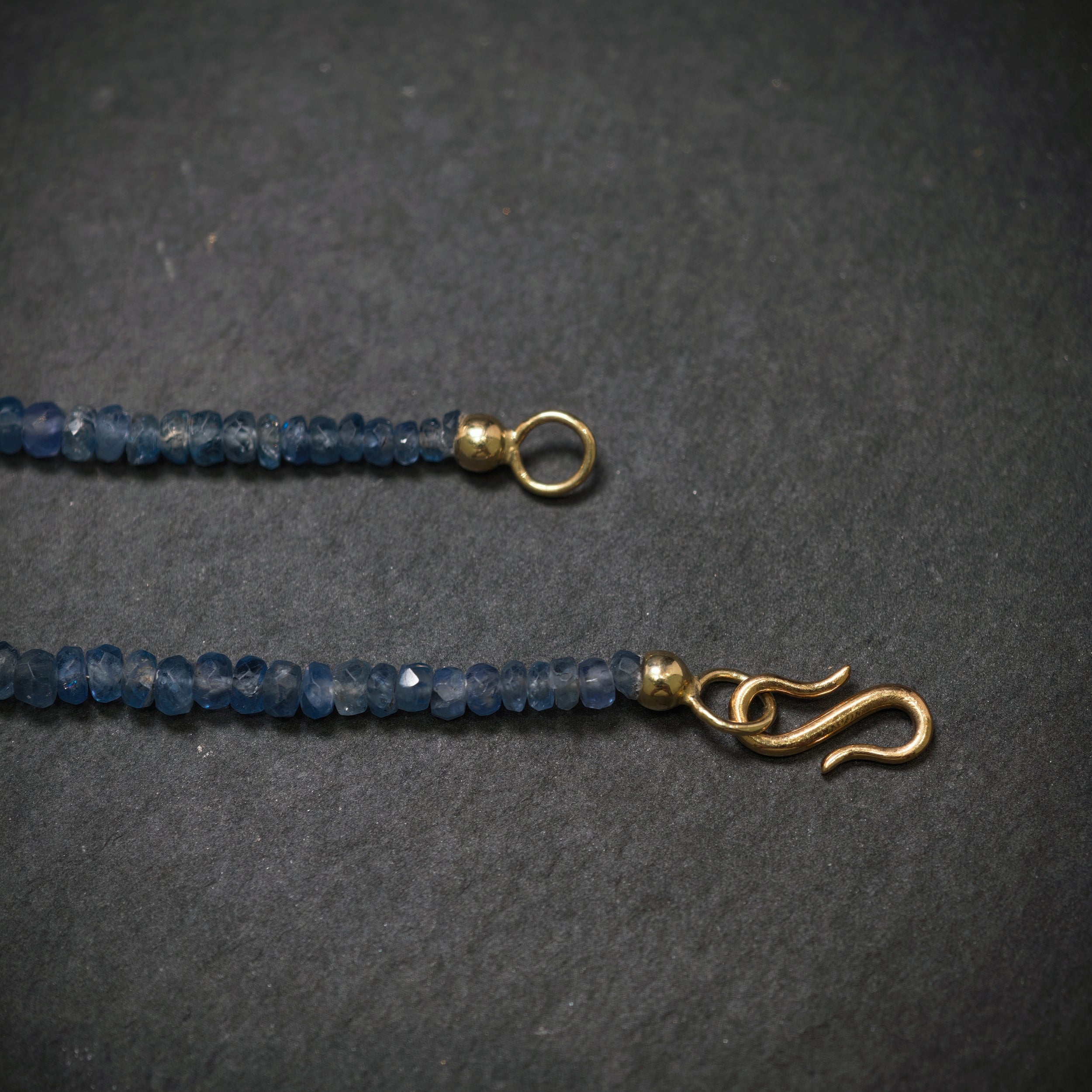 Kette 585/- Gelbgold mit 206 Saphiren