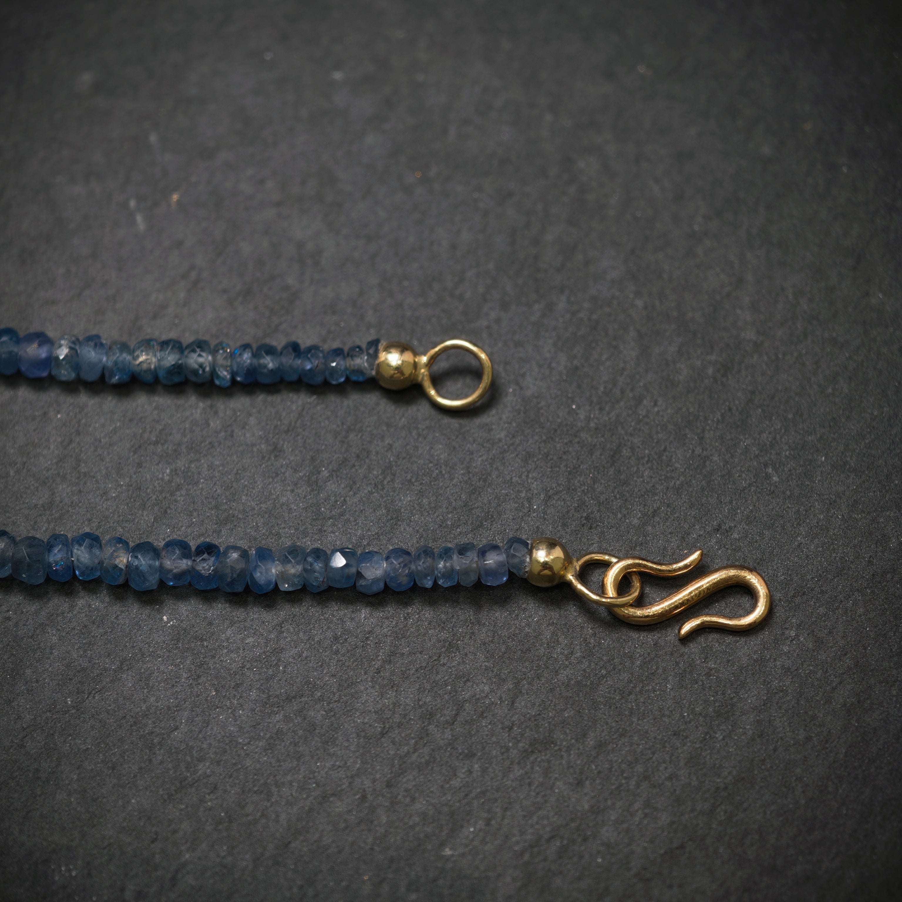 Kette 585/- Gelbgold mit 206 Saphiren