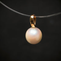 Handgefertigter Anhänger 750/- Gelbgold mit 1 Süßwasserperle