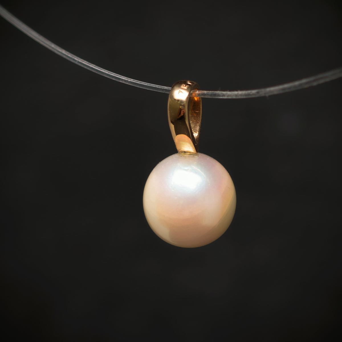 Handgefertigter Anhänger 750/- Gelbgold mit 1 Süßwasserperle