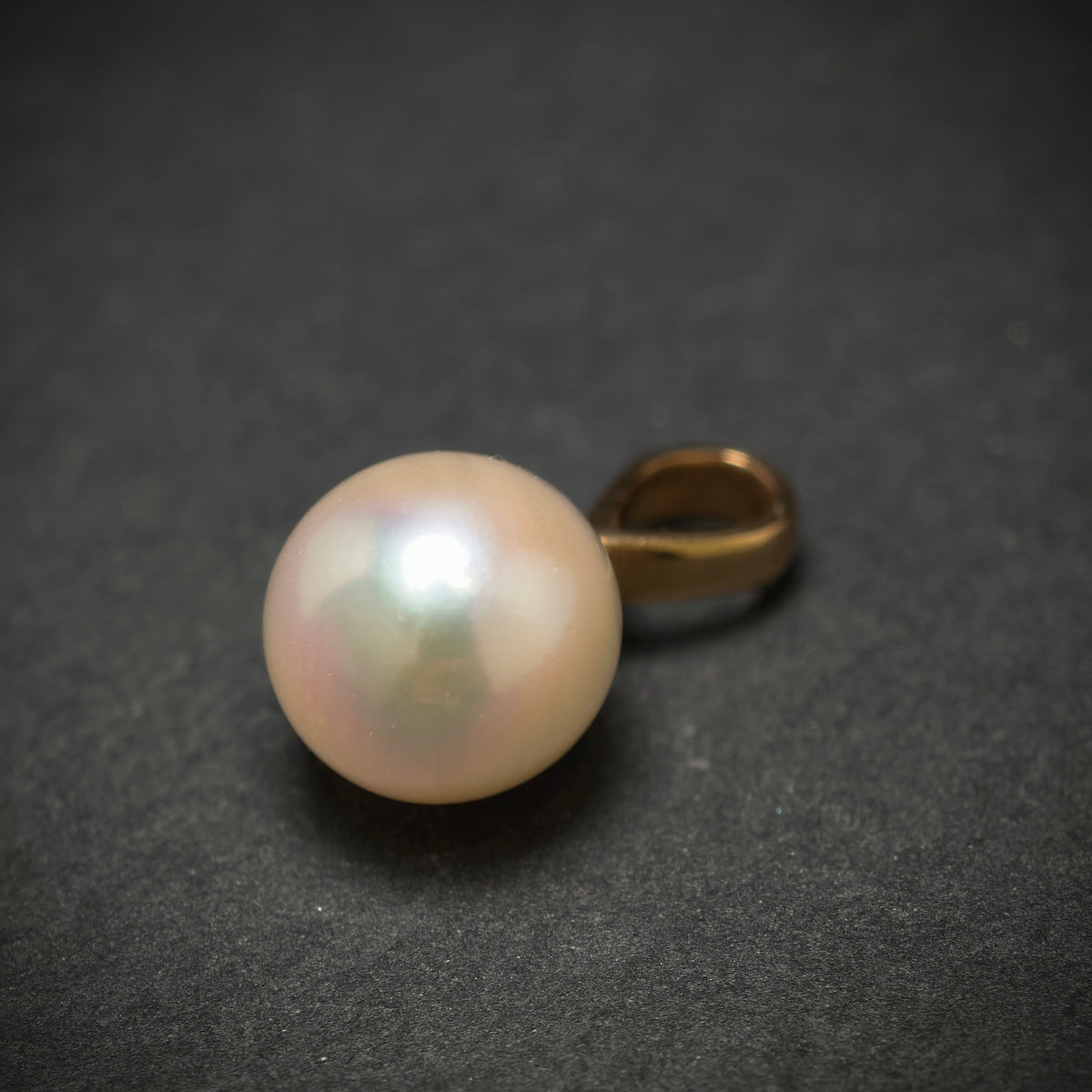 Handgefertigter Anhänger 750/- Gelbgold mit 1 Süßwasserperle