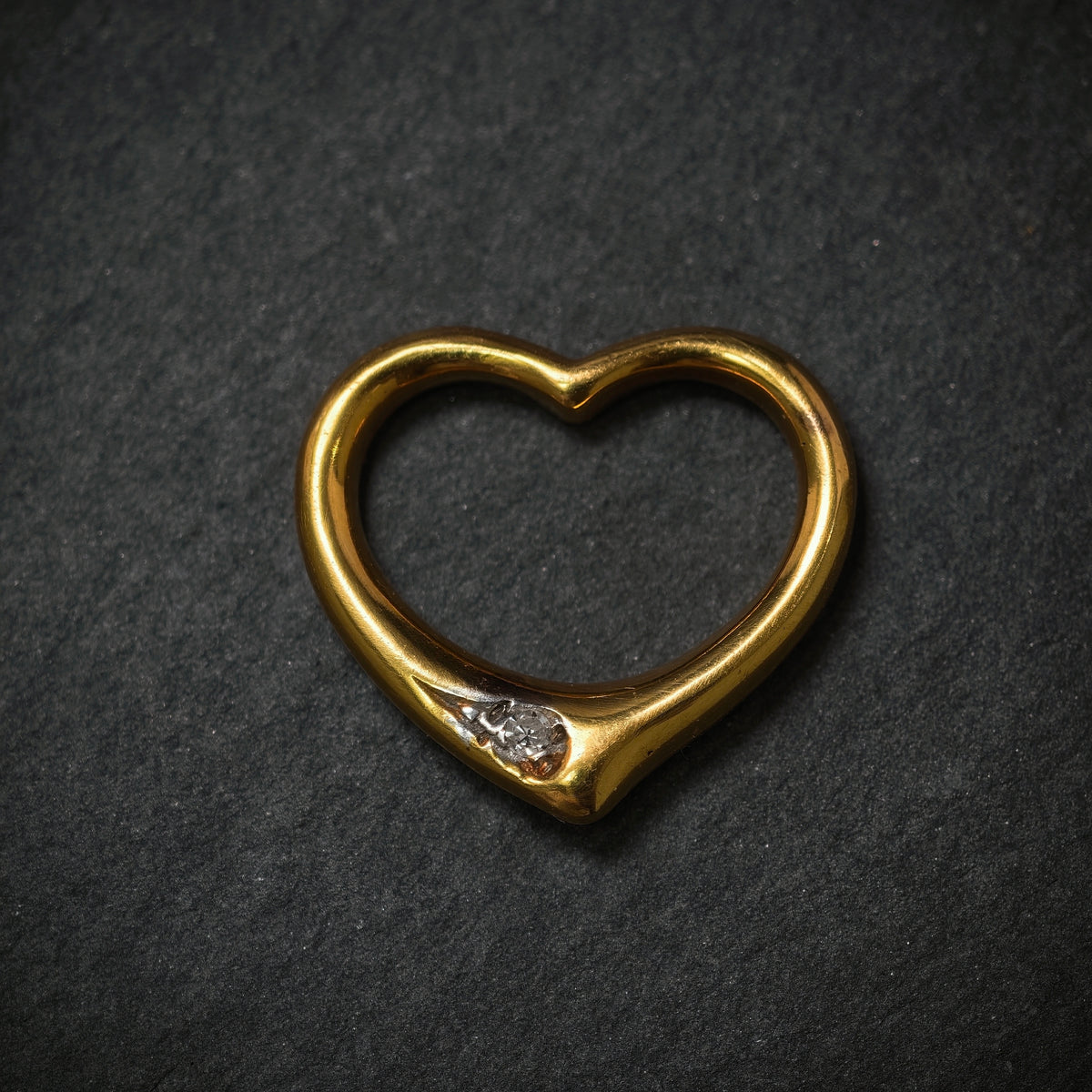 Handgefertigter Anhänger ,,Herz'' 333/- Gelbgold mit 1 Diamant