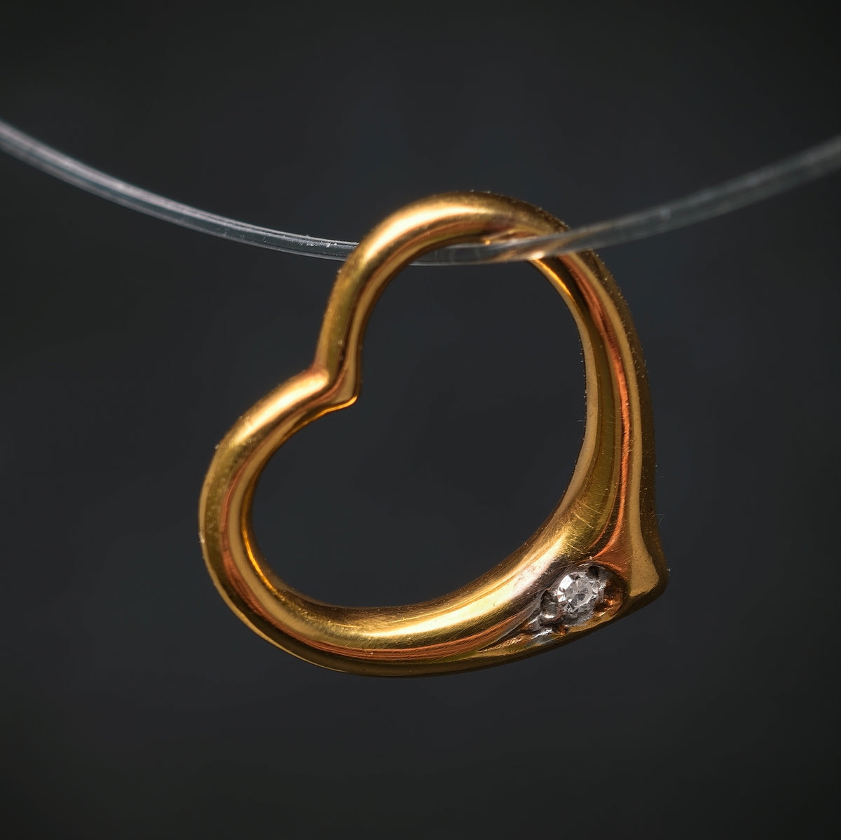 Handgefertigter Anhänger ,,Herz'' 333/- Gelbgold mit 1 Diamant