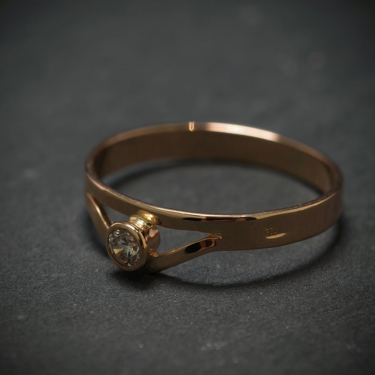 Ring 585/- Gelbgold mit 1 Zirkonia