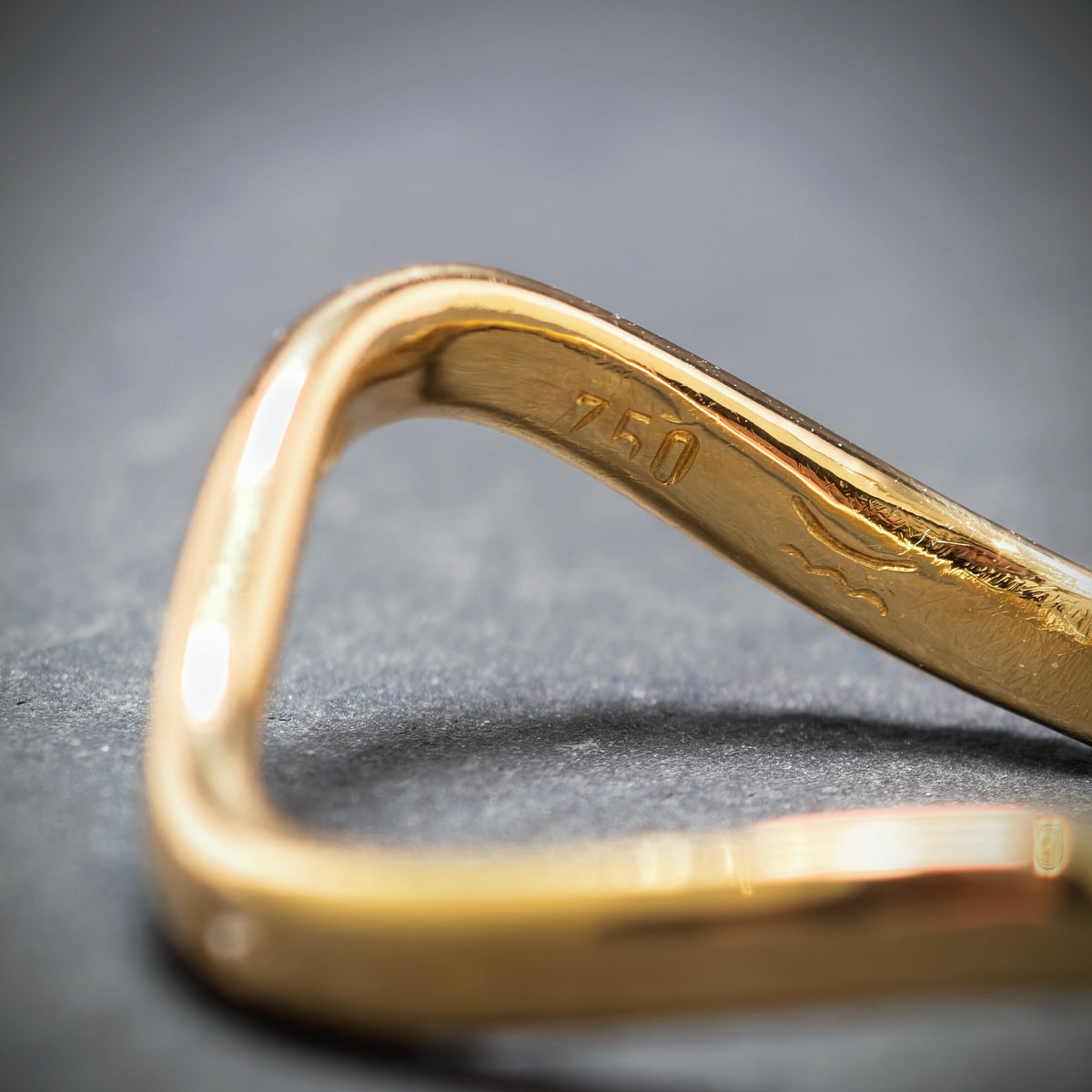 Handgefertigter Ring 750/- Gelbgold mit 3 Brillanten