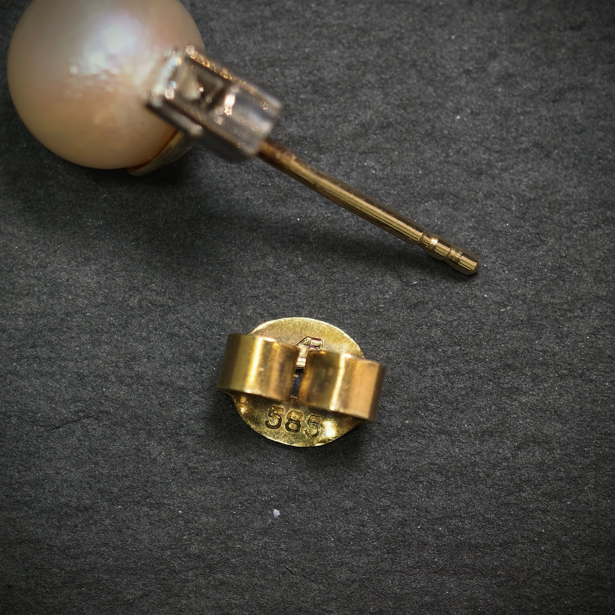 Ohrstecker 585/- Gelbgold mit 2 Diamanten und 2 Süßwasserperlen