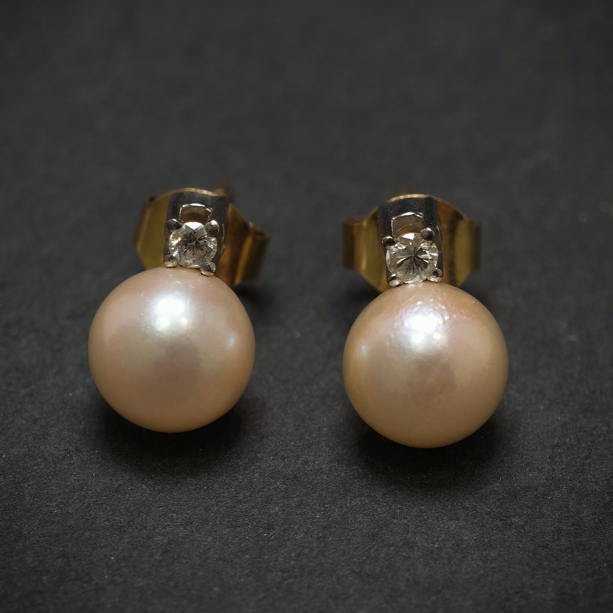 Ohrstecker 585/- Gelbgold mit 2 Diamanten und 2 Süßwasserperlen