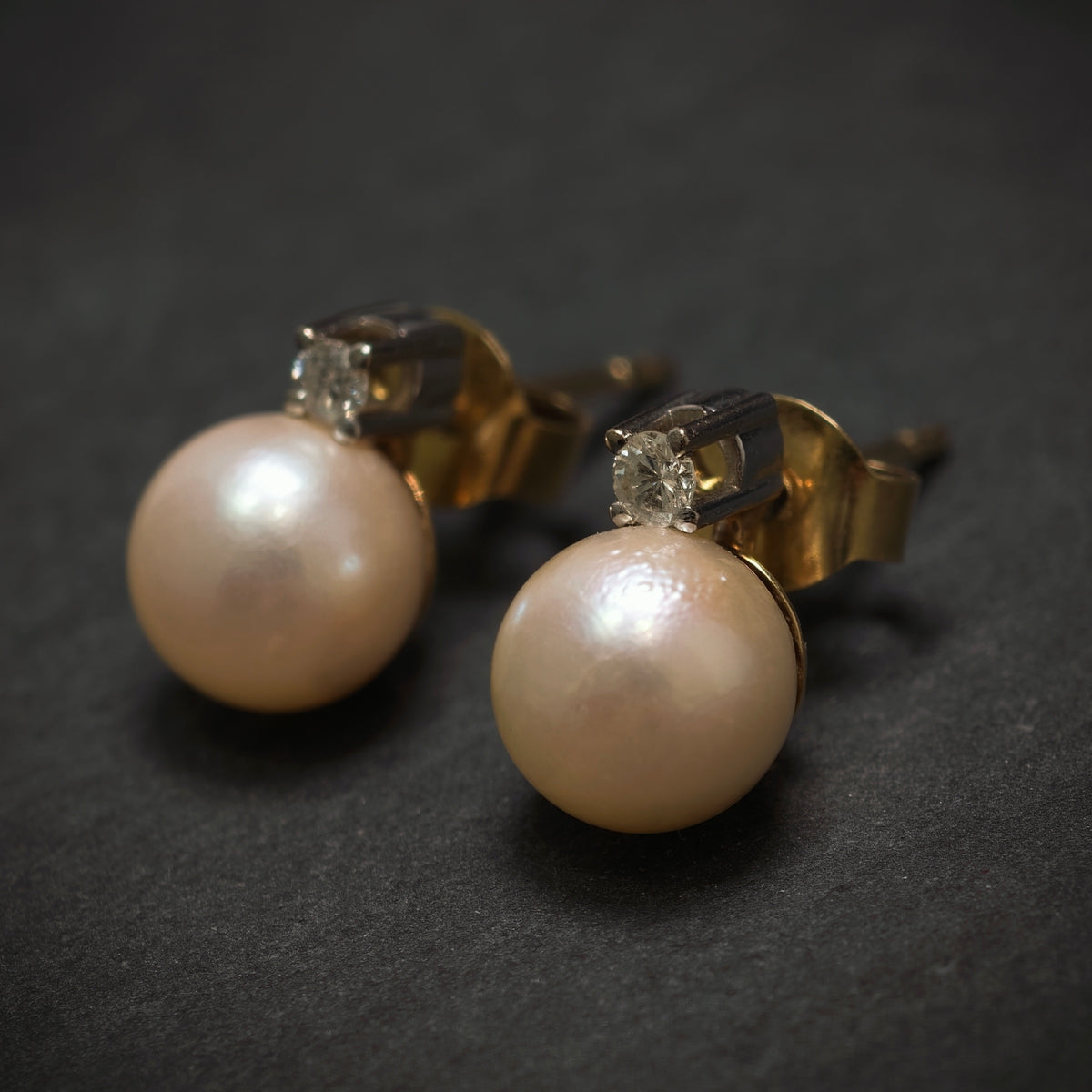 Ohrstecker 585/- Gelbgold mit 2 Diamanten und 2 Süßwasserperlen