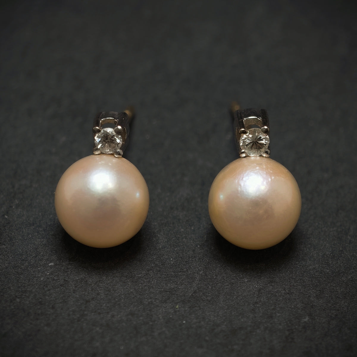 Ohrstecker 585/- Gelbgold mit 2 Diamanten und 2 Süßwasserperlen