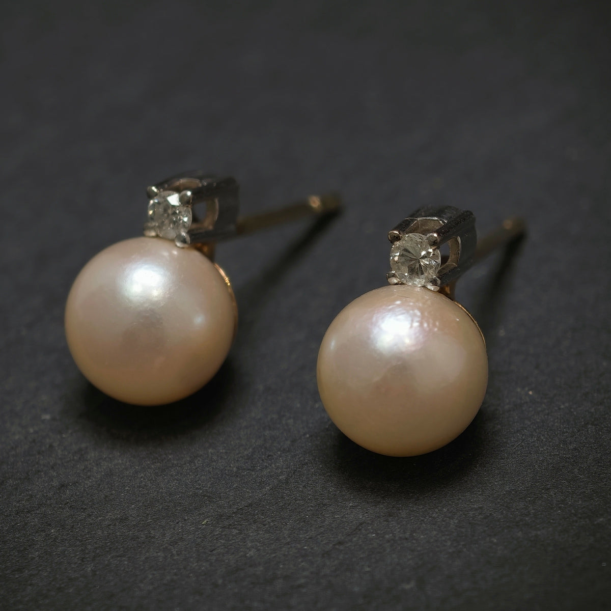 Ohrstecker 585/- Gelbgold mit 2 Diamanten und 2 Süßwasserperlen