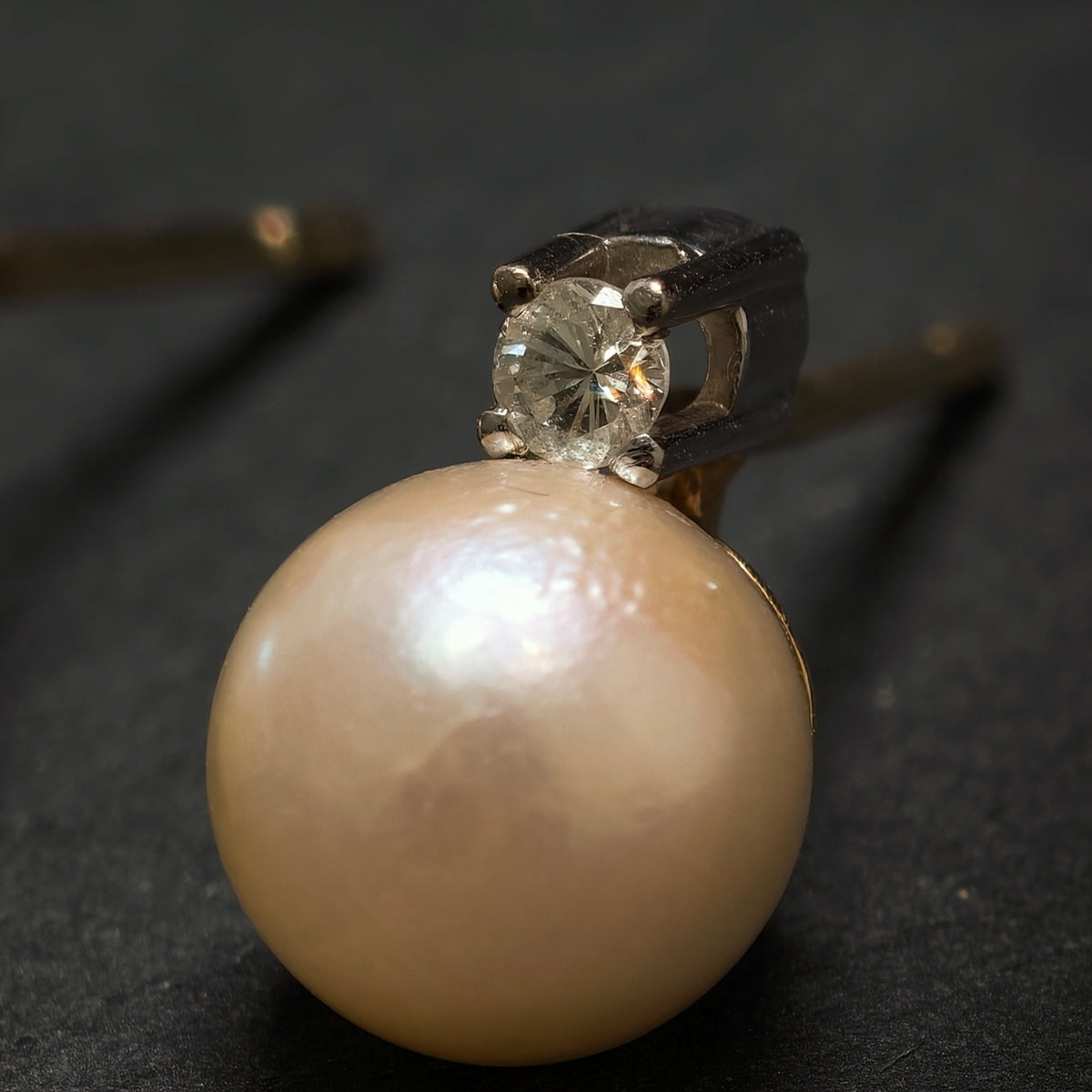Ohrstecker 585/- Gelbgold mit 2 Diamanten und 2 Süßwasserperlen
