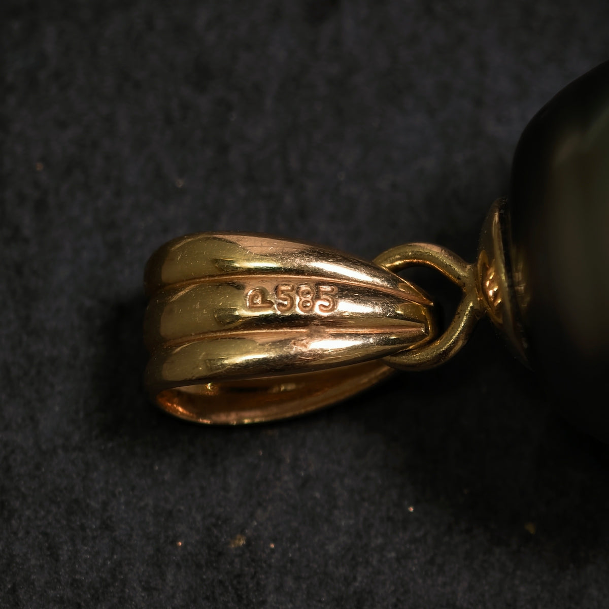 Anhänger 585/- Gelbgold mit 1 Tahitiperle