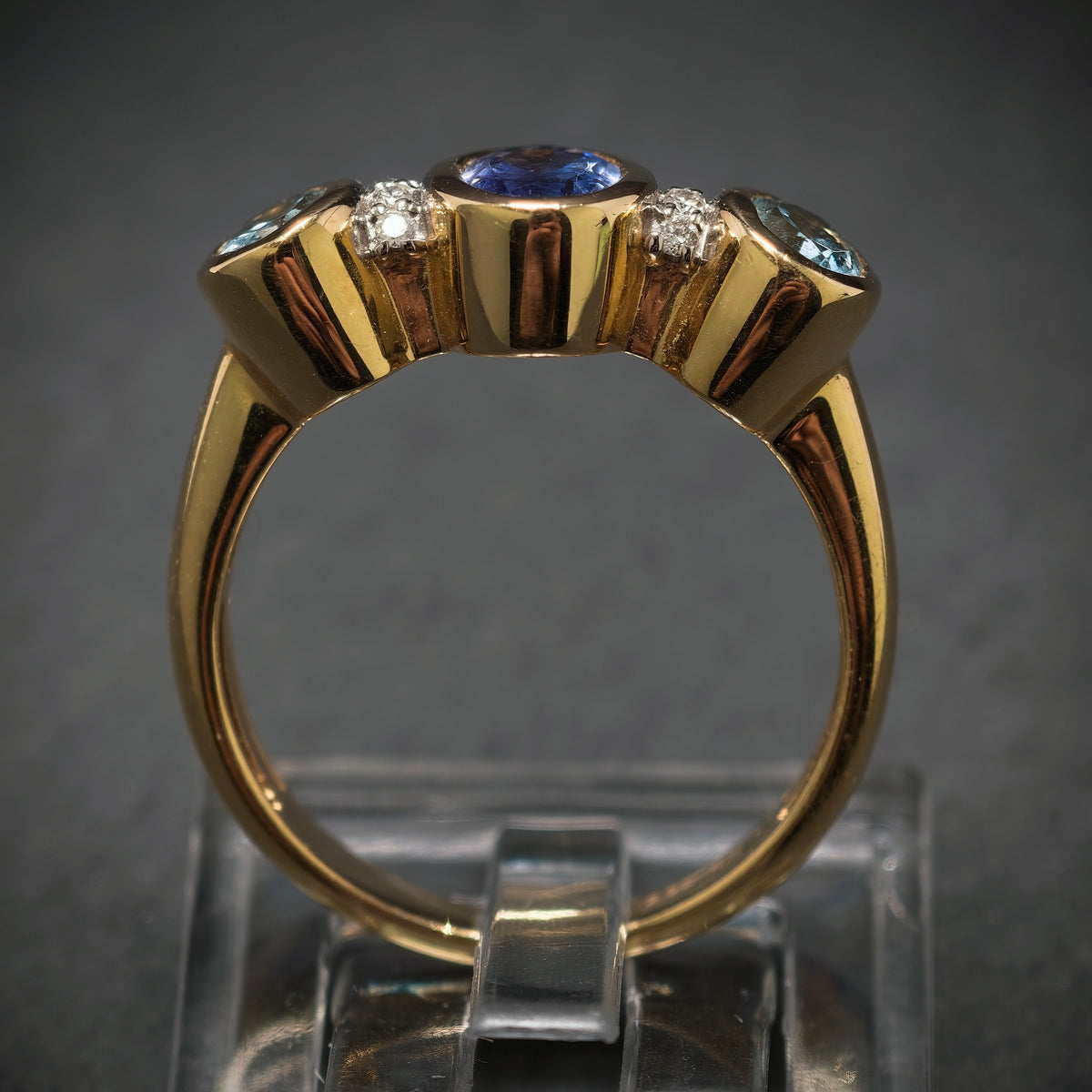 Ring 585/- Gelbgold mit 1 Tansanit 2 Blautopase und 8 Diamanten