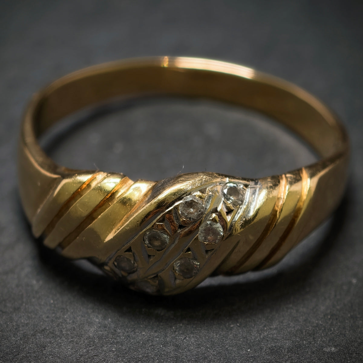 Ring 585/- Gelbgold mit 8 Diamanten