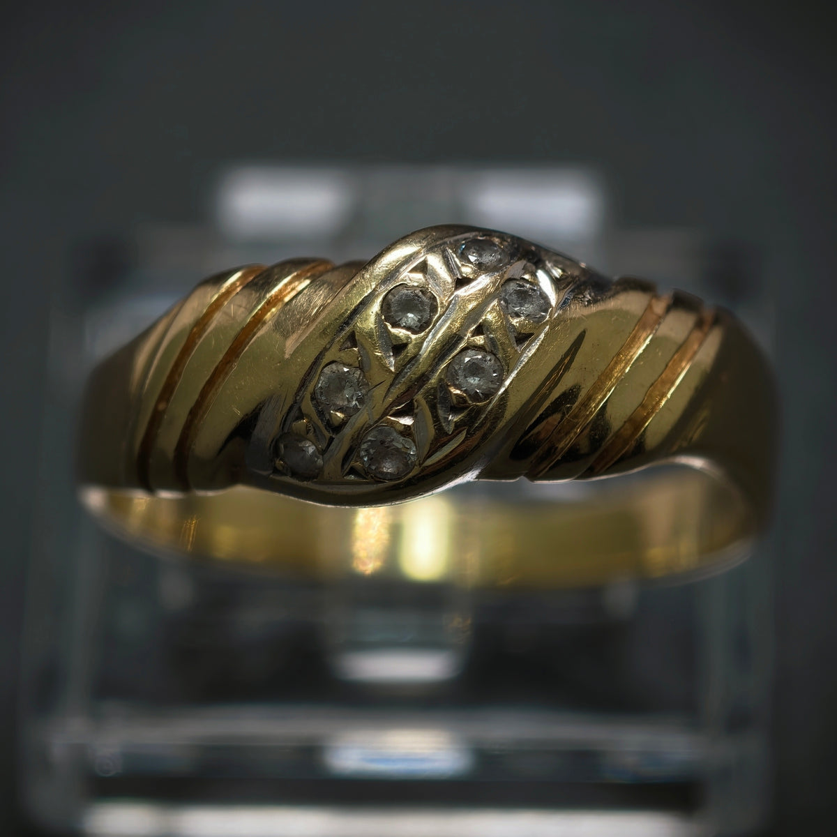 Ring 585/- Gelbgold mit 8 Diamanten