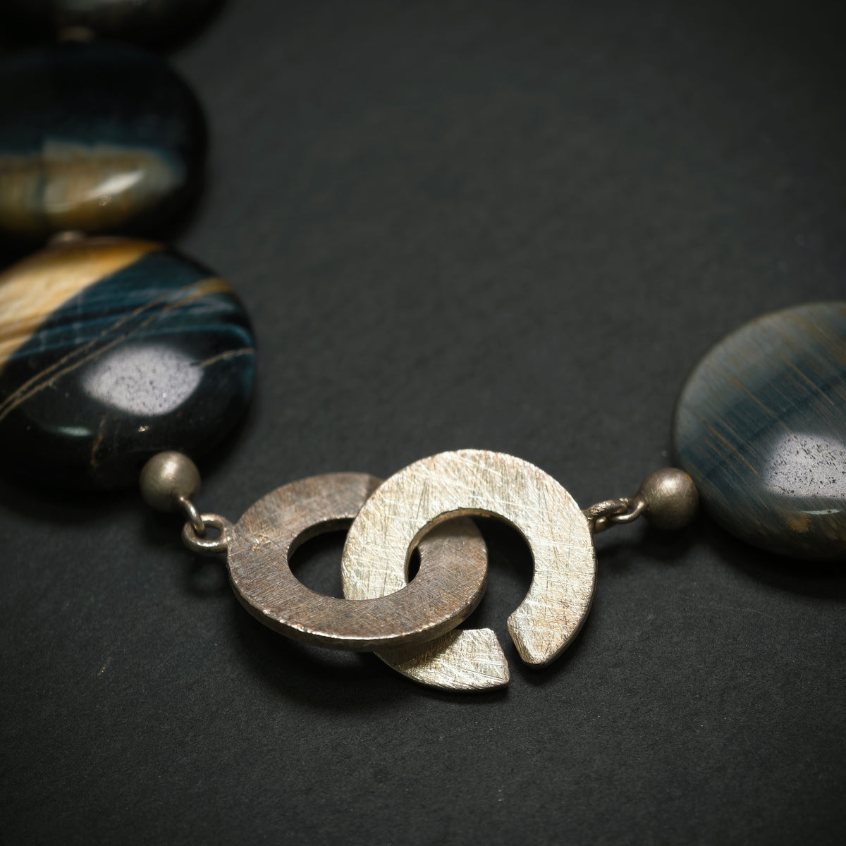Handgefertigte Kette 925/- Silber mit 16 Falkenaugen