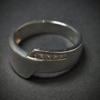 Ring 925/- Silber mit 5 Zirkonias
